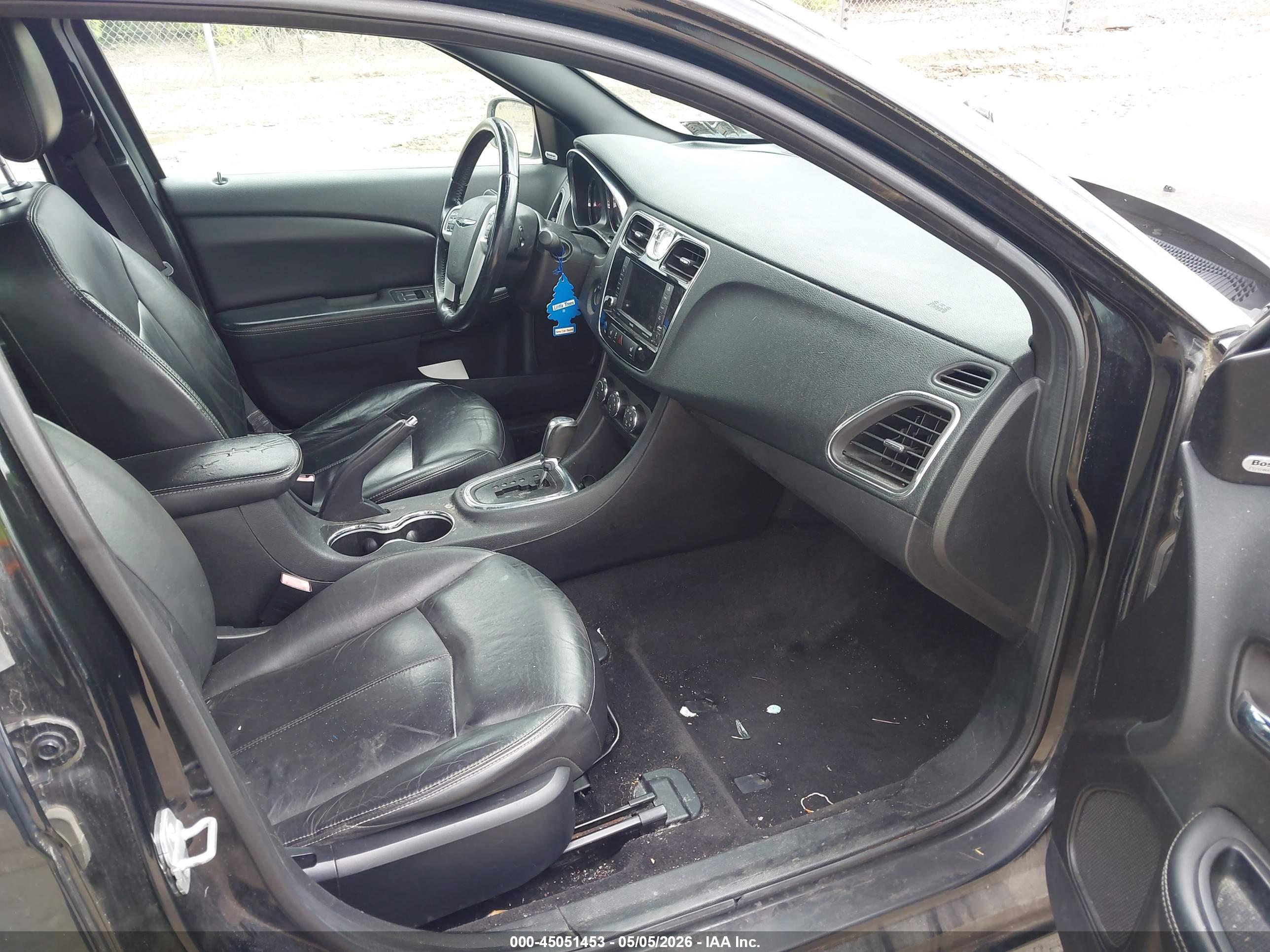 CHRYSLER 200 image 5