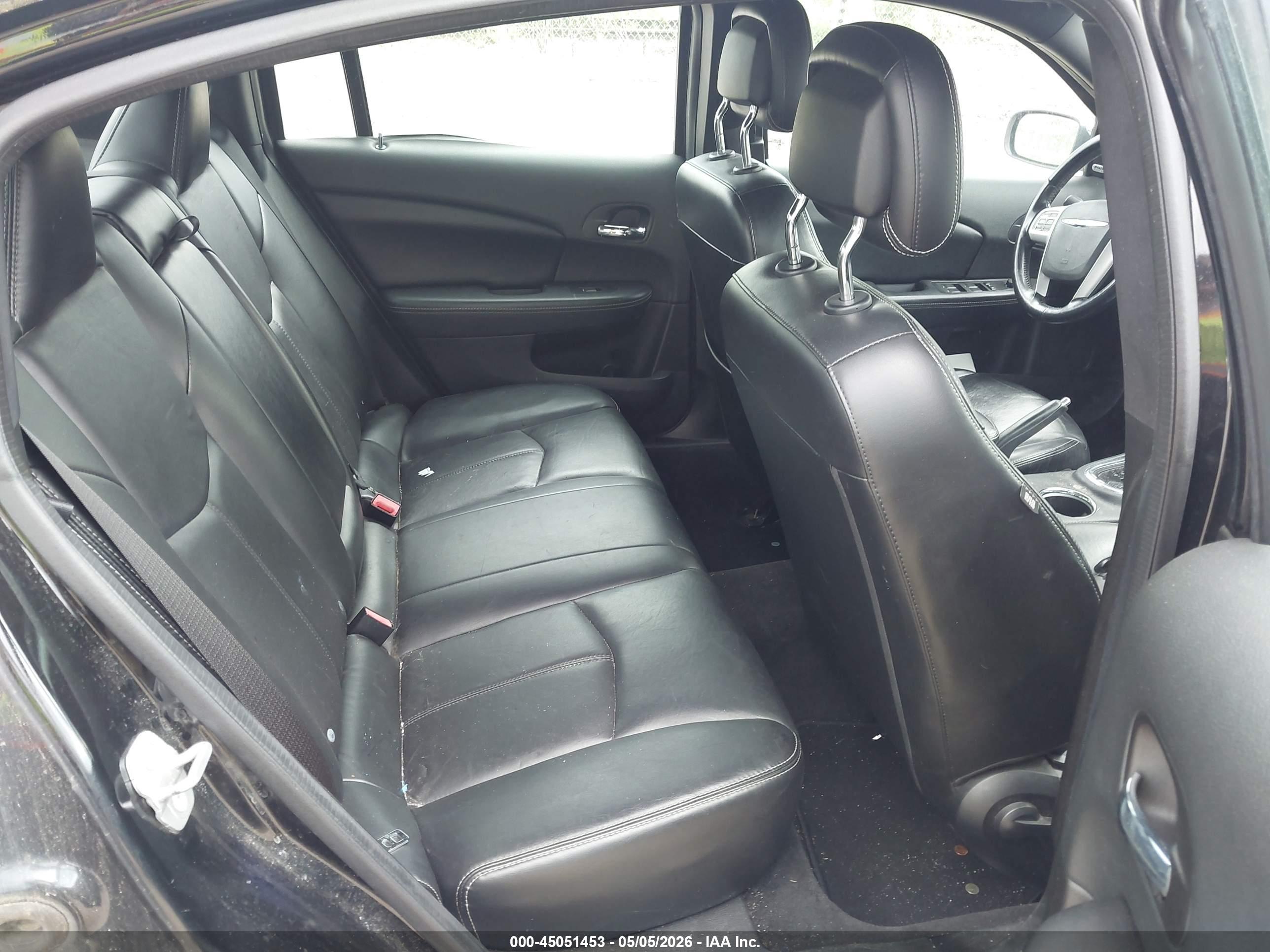 CHRYSLER 200 image 8
