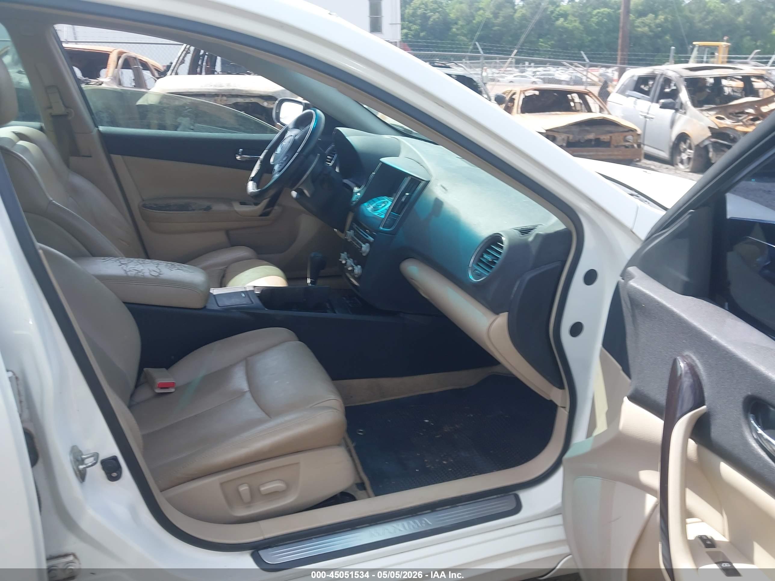 NISSAN MAXIMA image 5