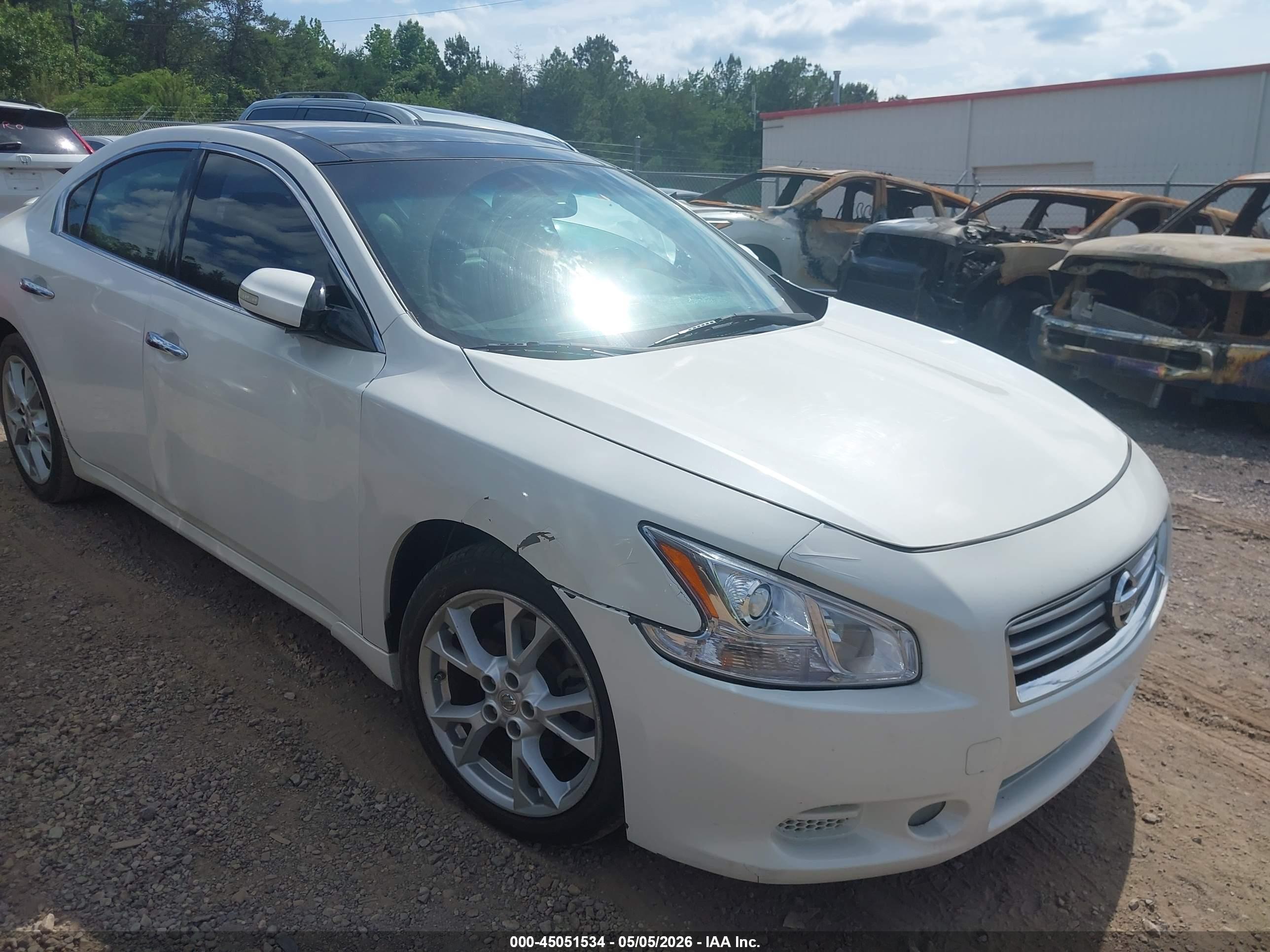 NISSAN MAXIMA image 6