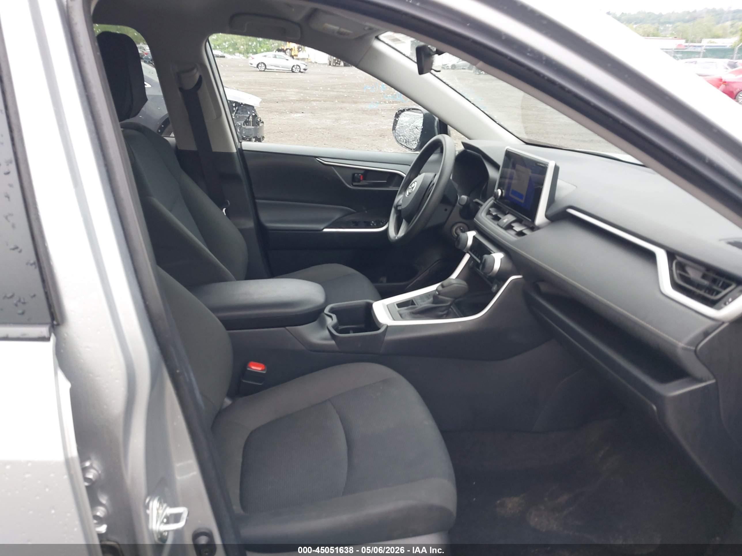 TOYOTA RAV4 image 5