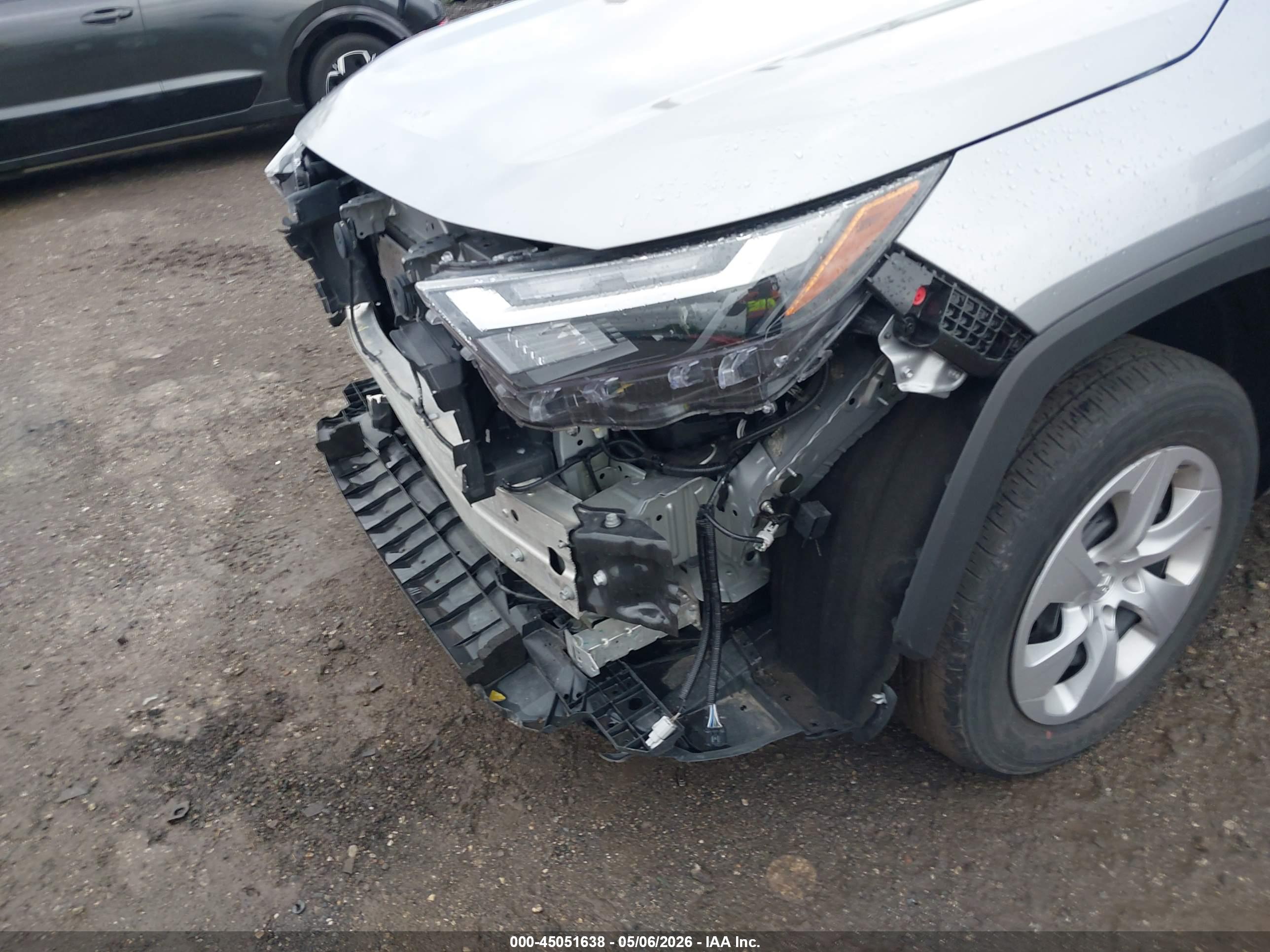 TOYOTA RAV4 image 6