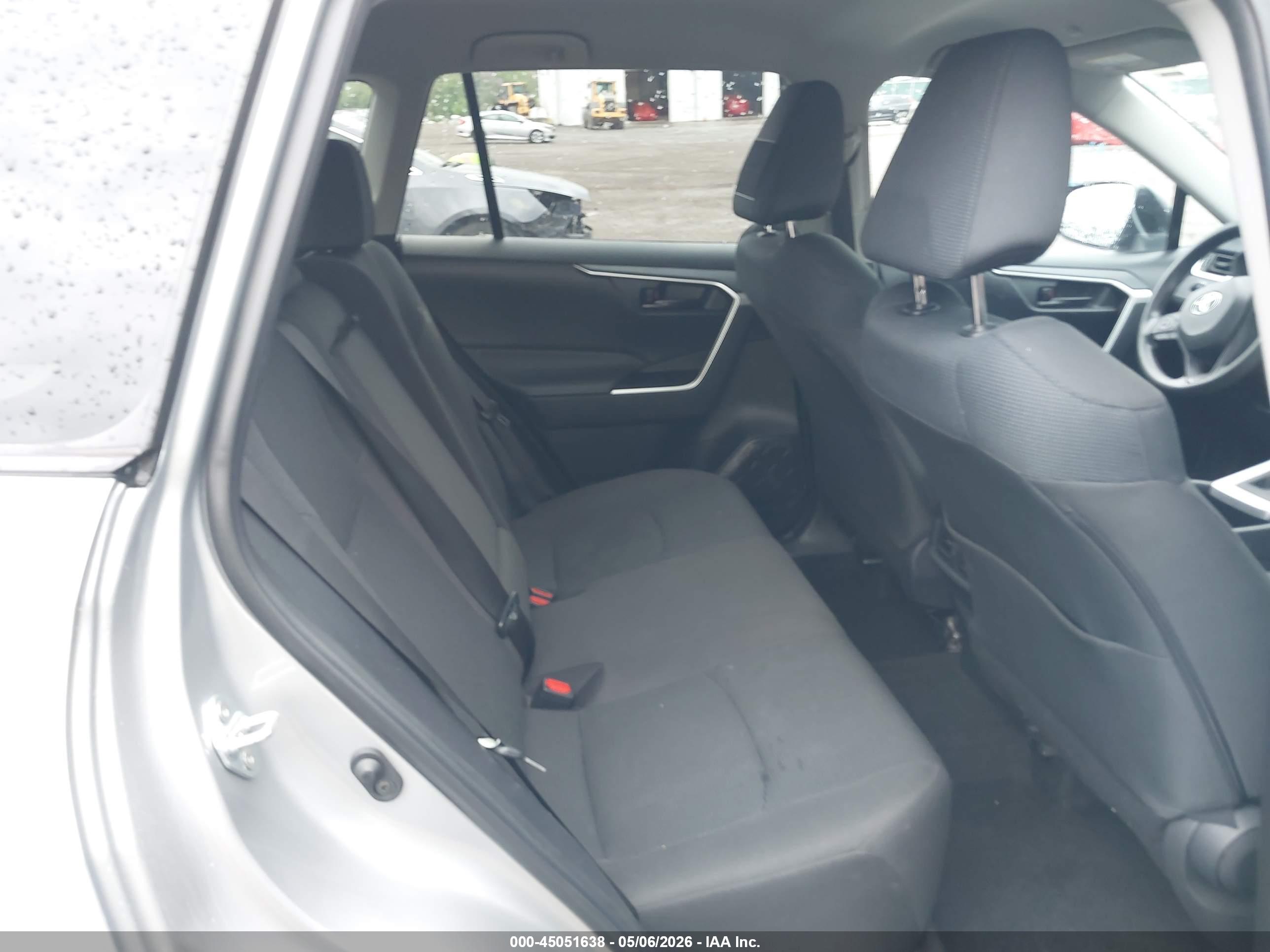 TOYOTA RAV4 image 8