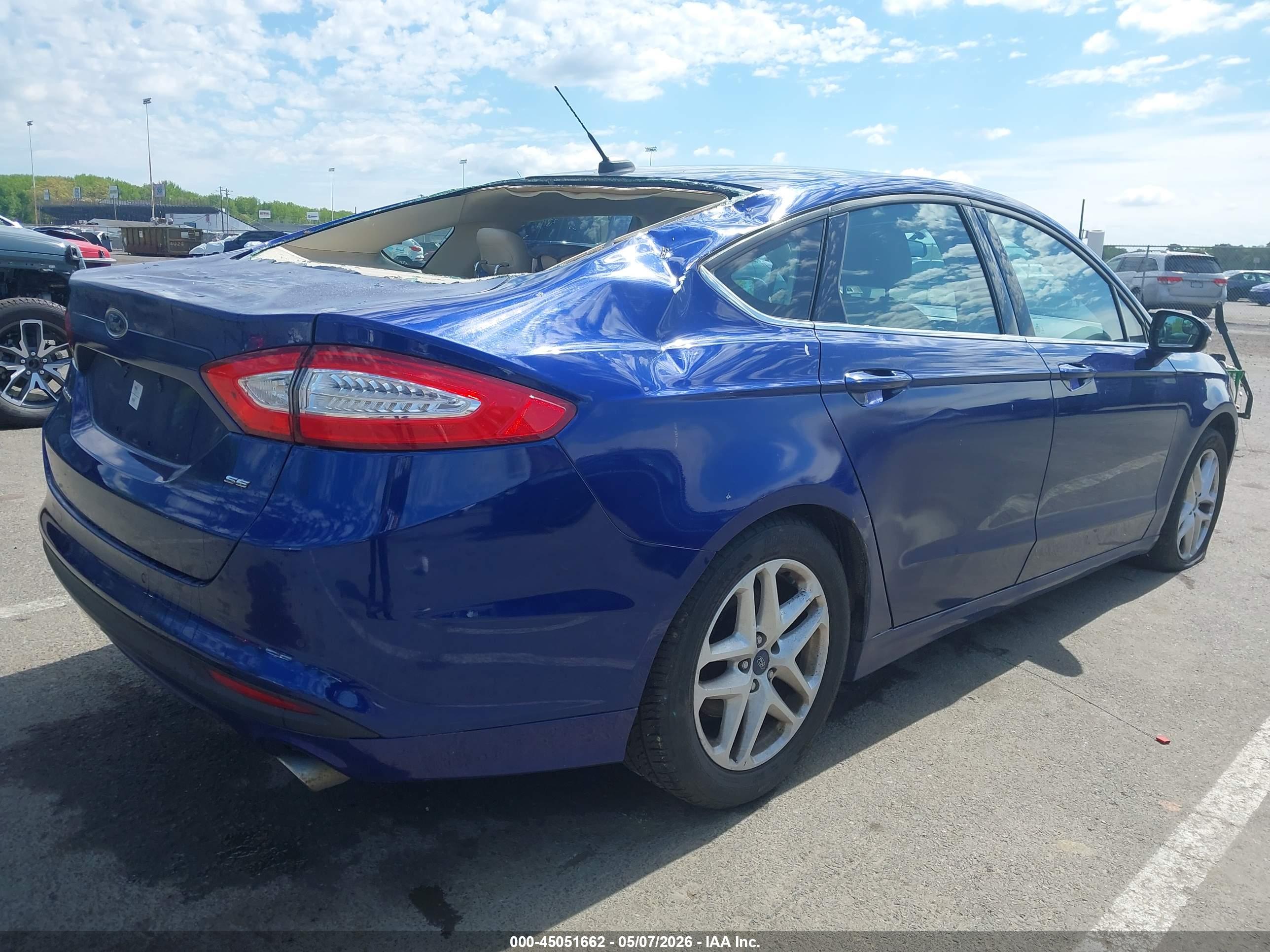 FORD FUSION image 4