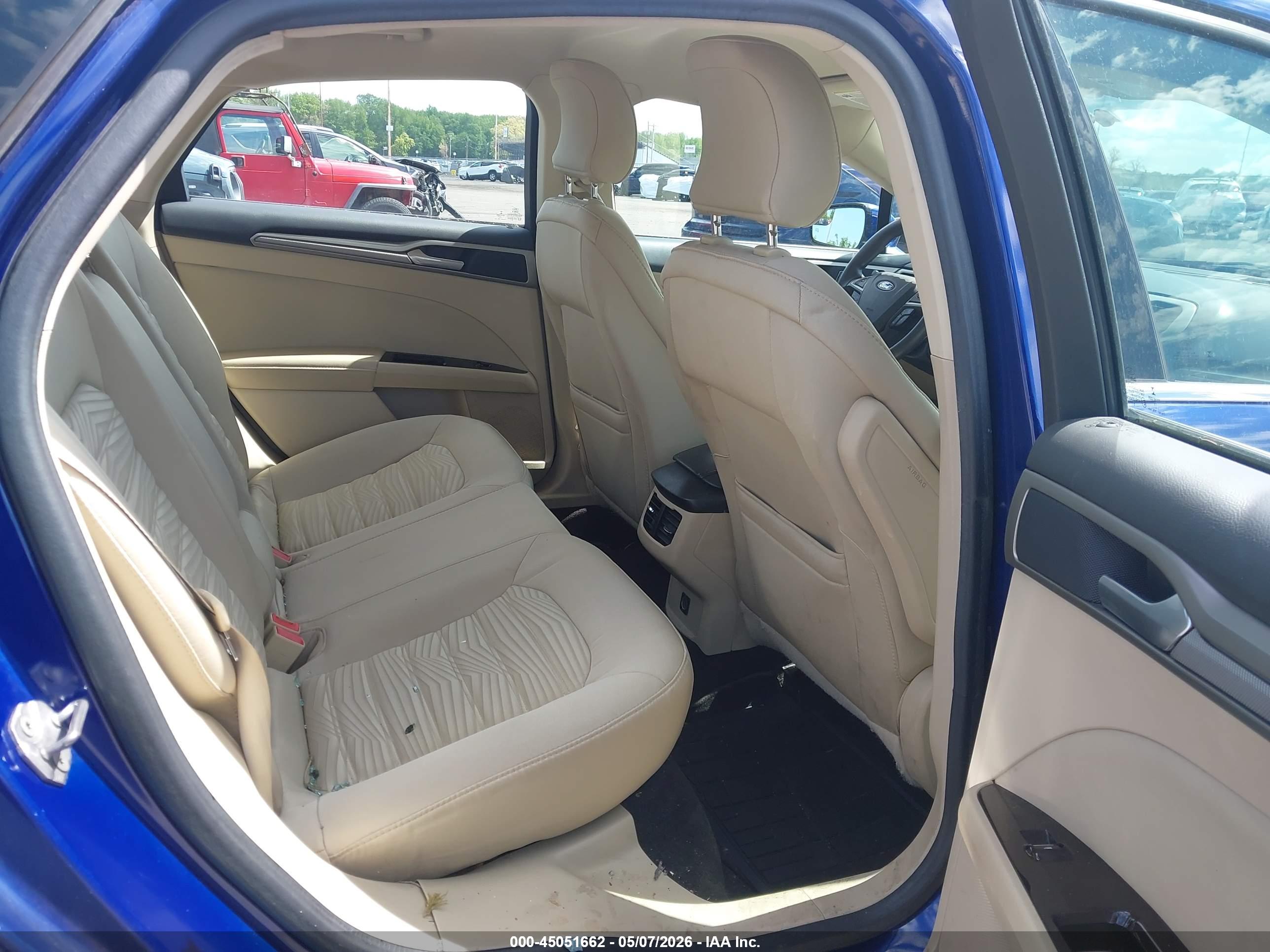 FORD FUSION image 8