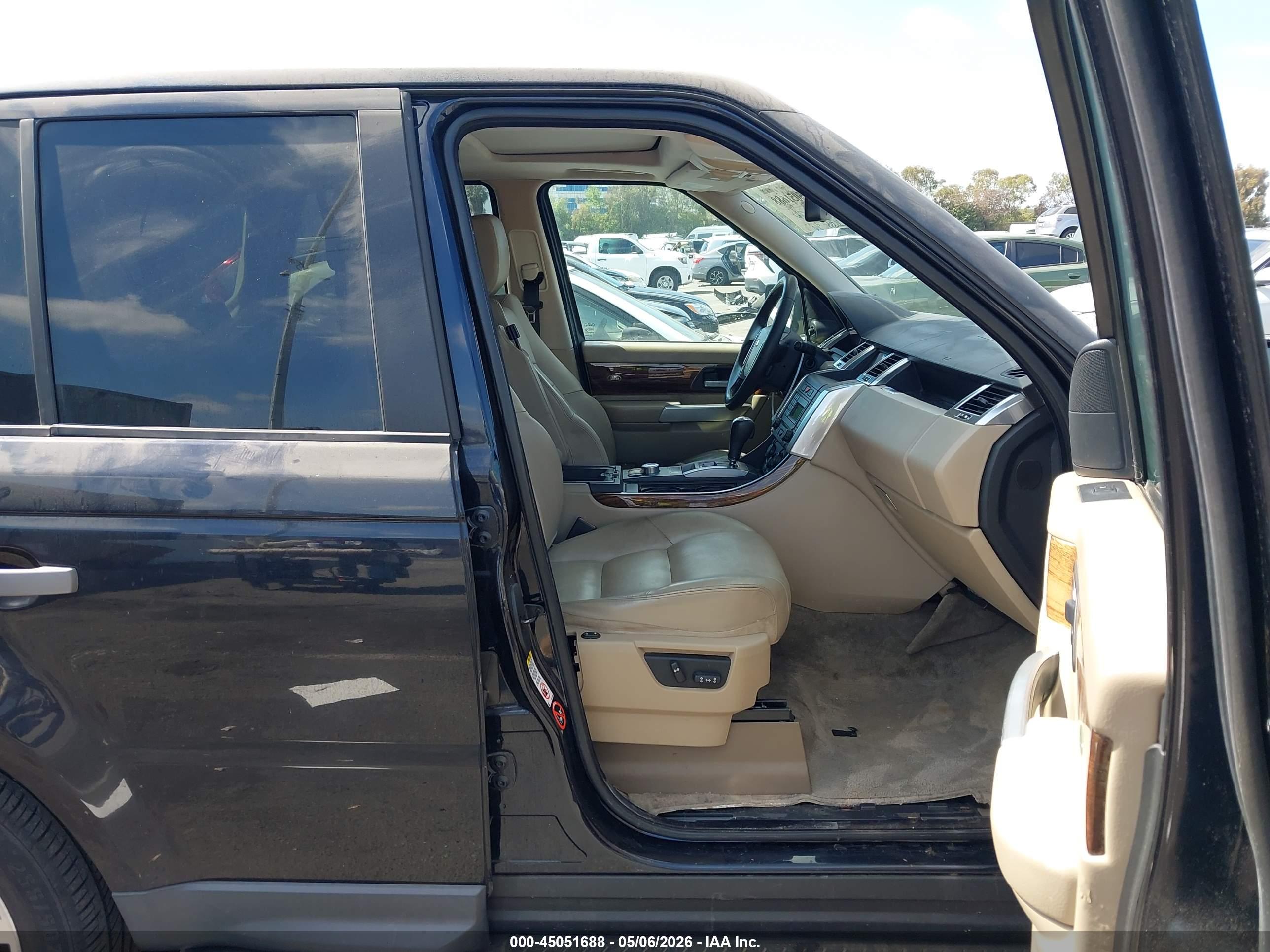 LAND ROVER image 5