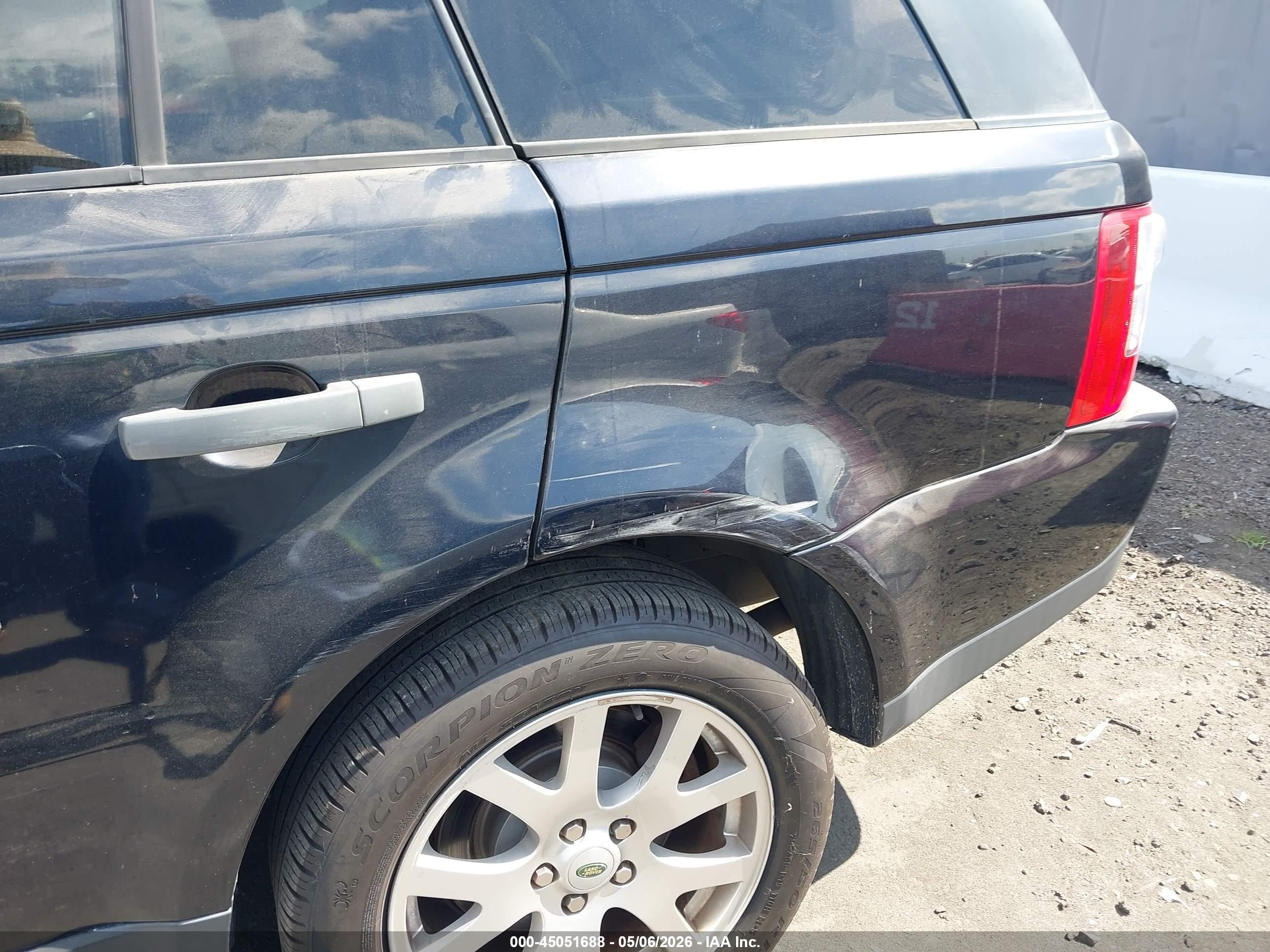 LAND ROVER image 6