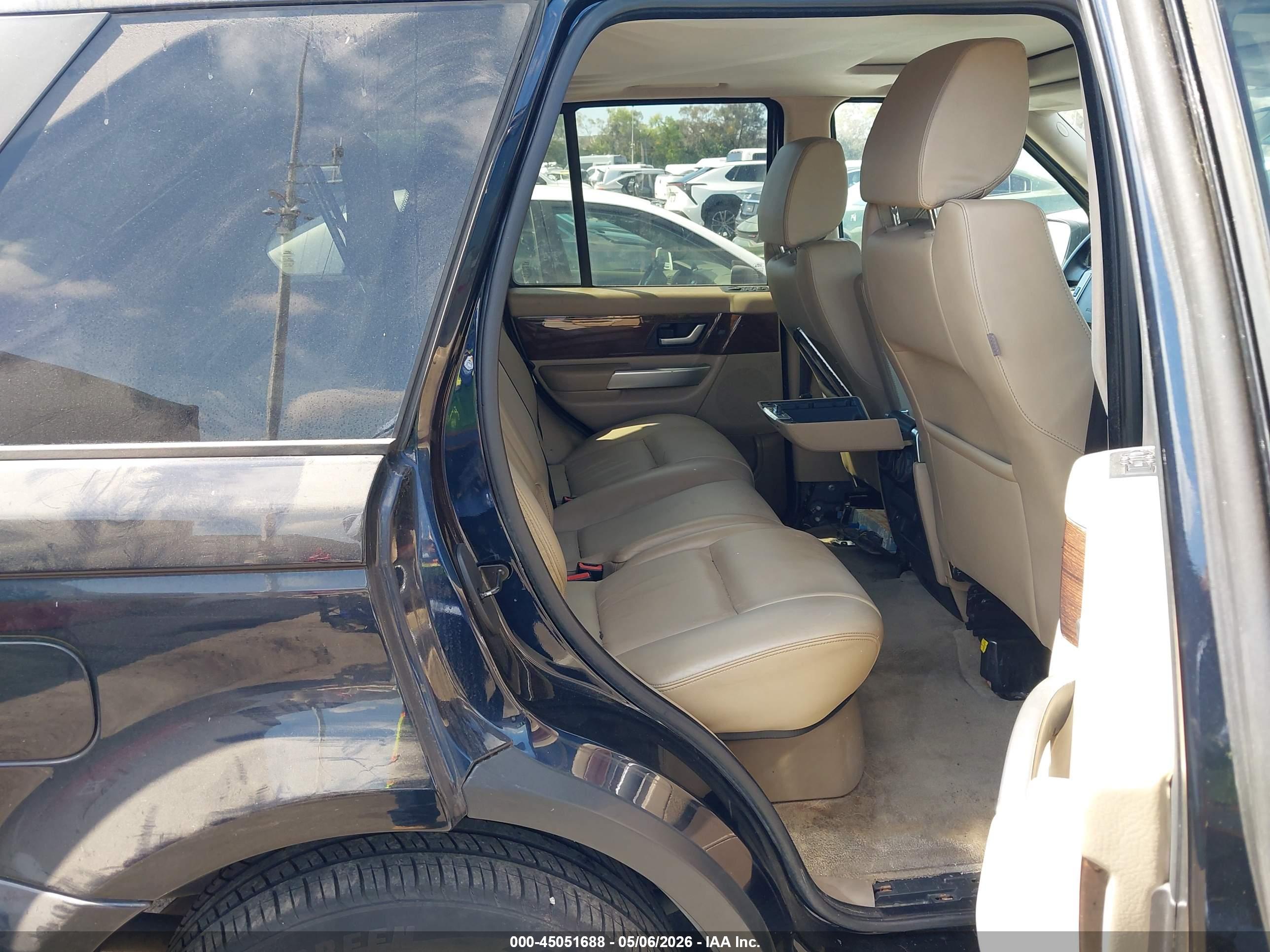 LAND ROVER image 8
