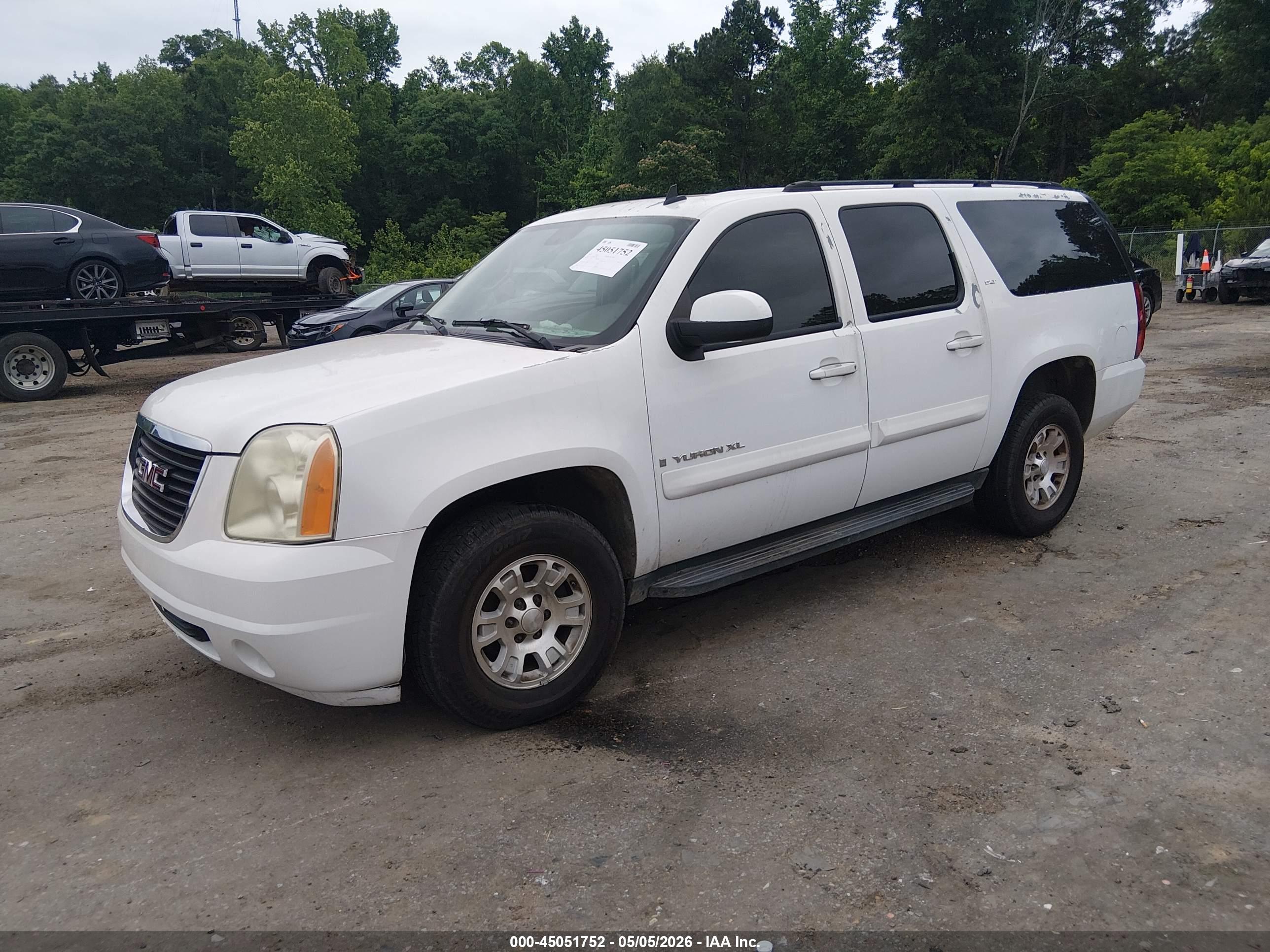 GMC YUKON image 2