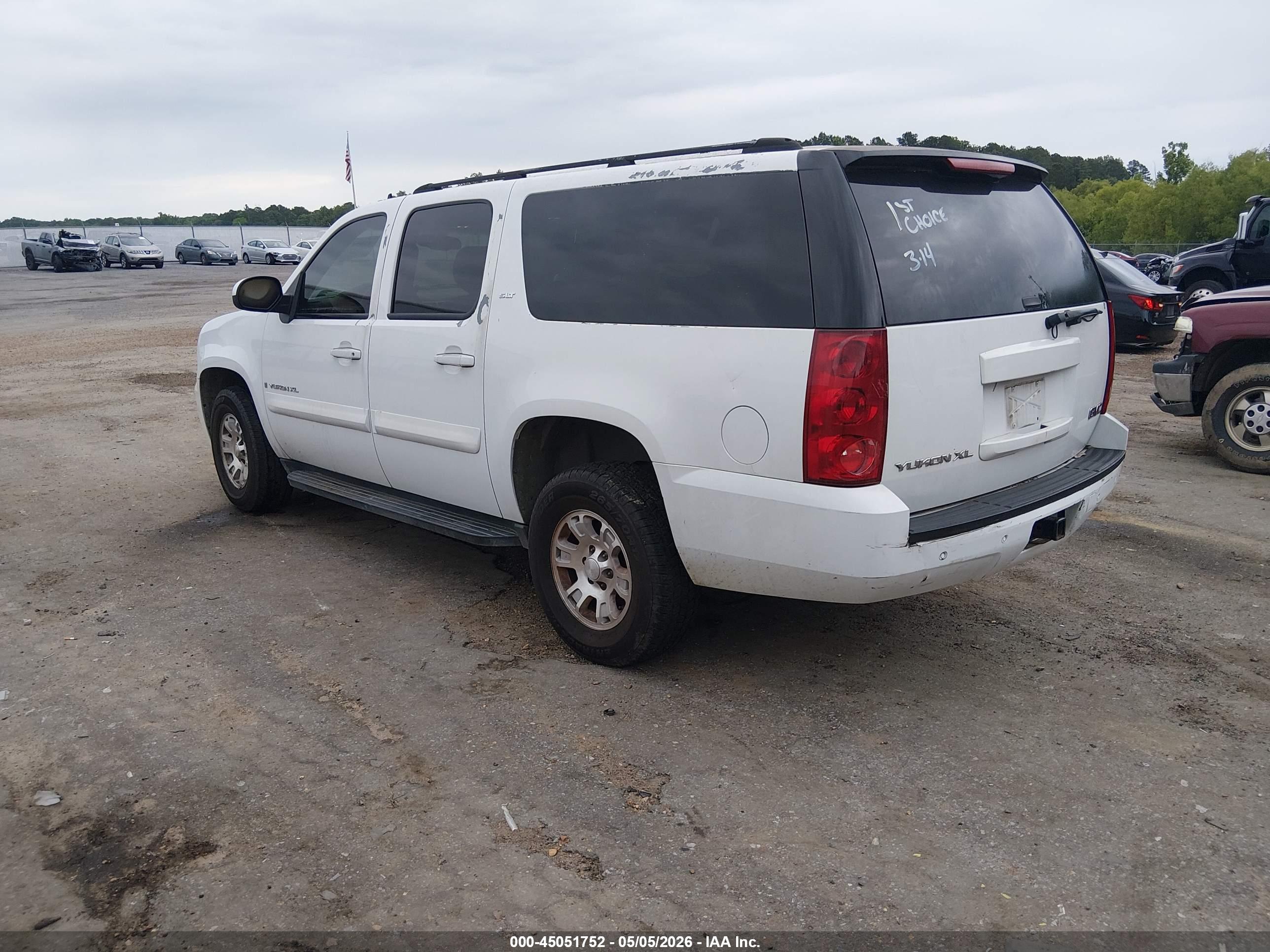 GMC YUKON image 3