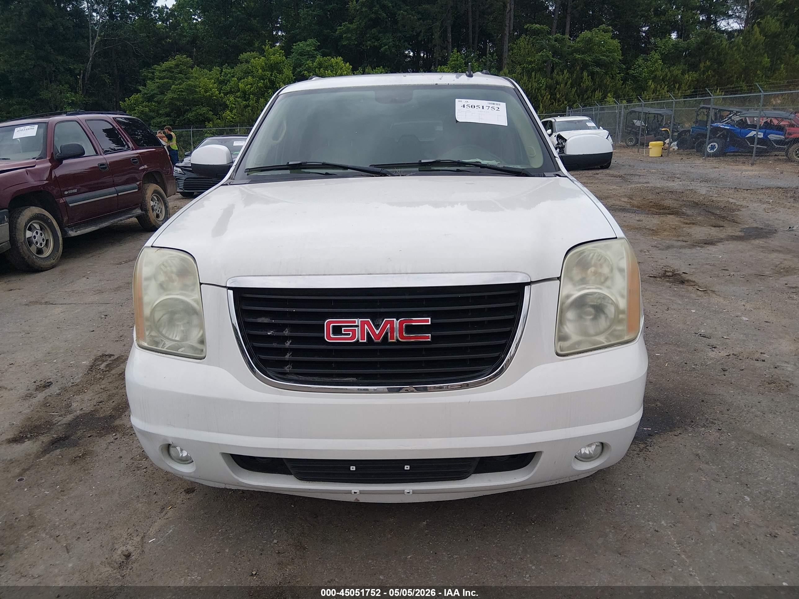 GMC YUKON image 6
