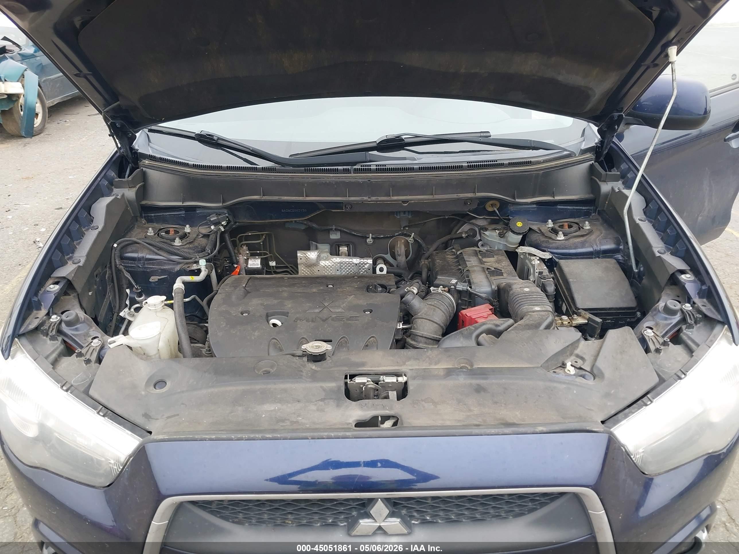 MITSUBISHI OUTLANDER image 10