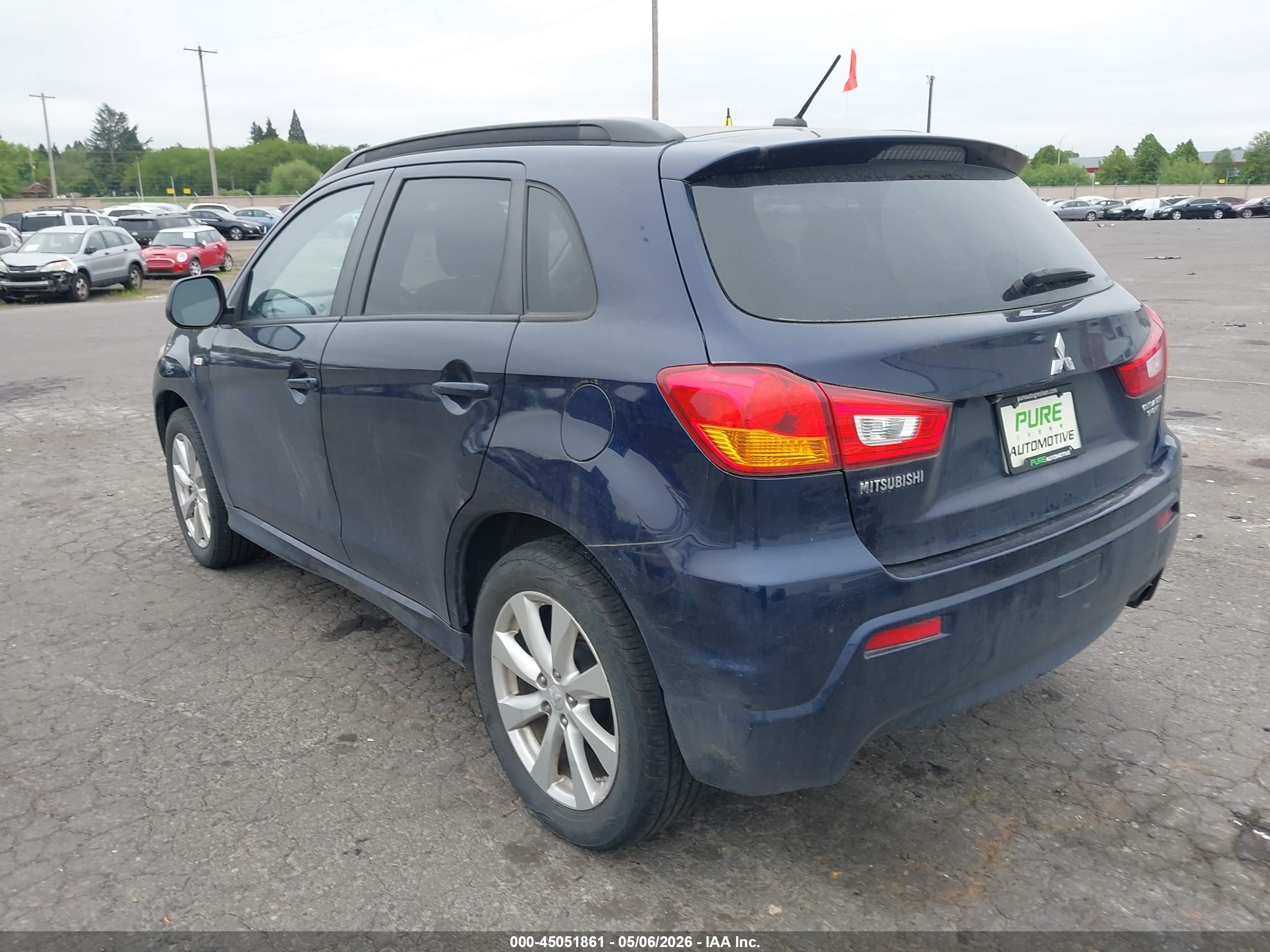 MITSUBISHI OUTLANDER image 3