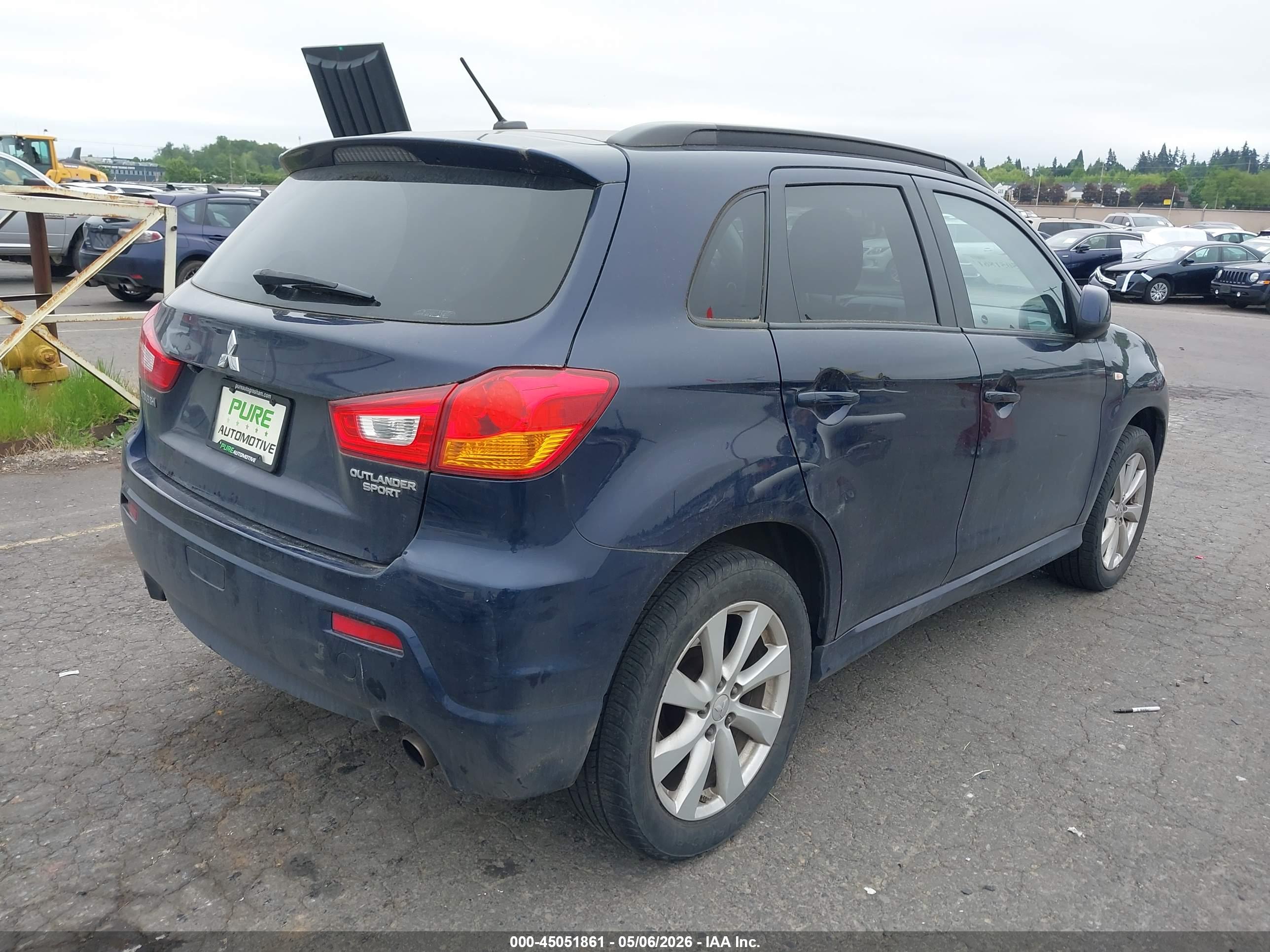 MITSUBISHI OUTLANDER image 4