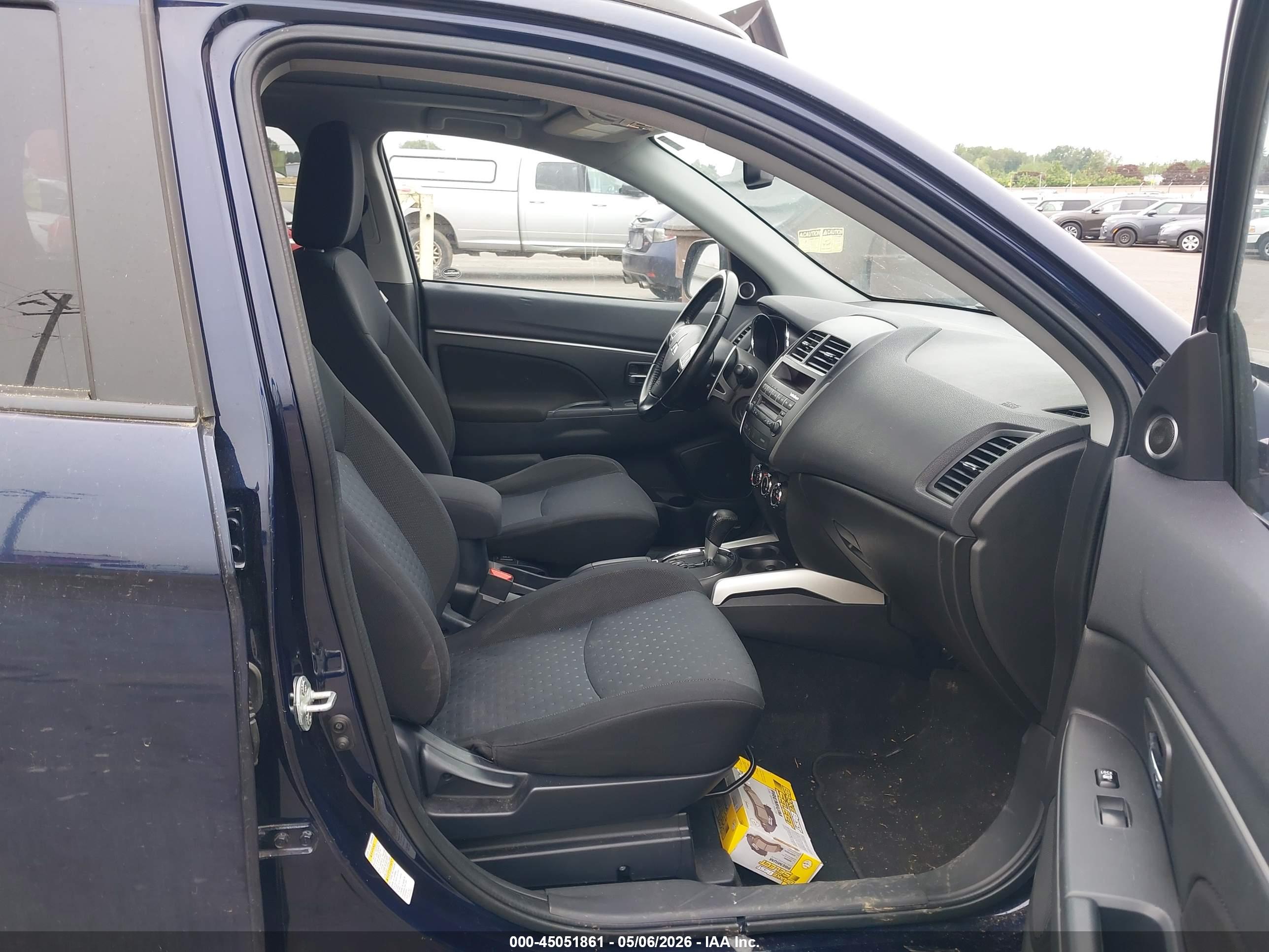 MITSUBISHI OUTLANDER image 5