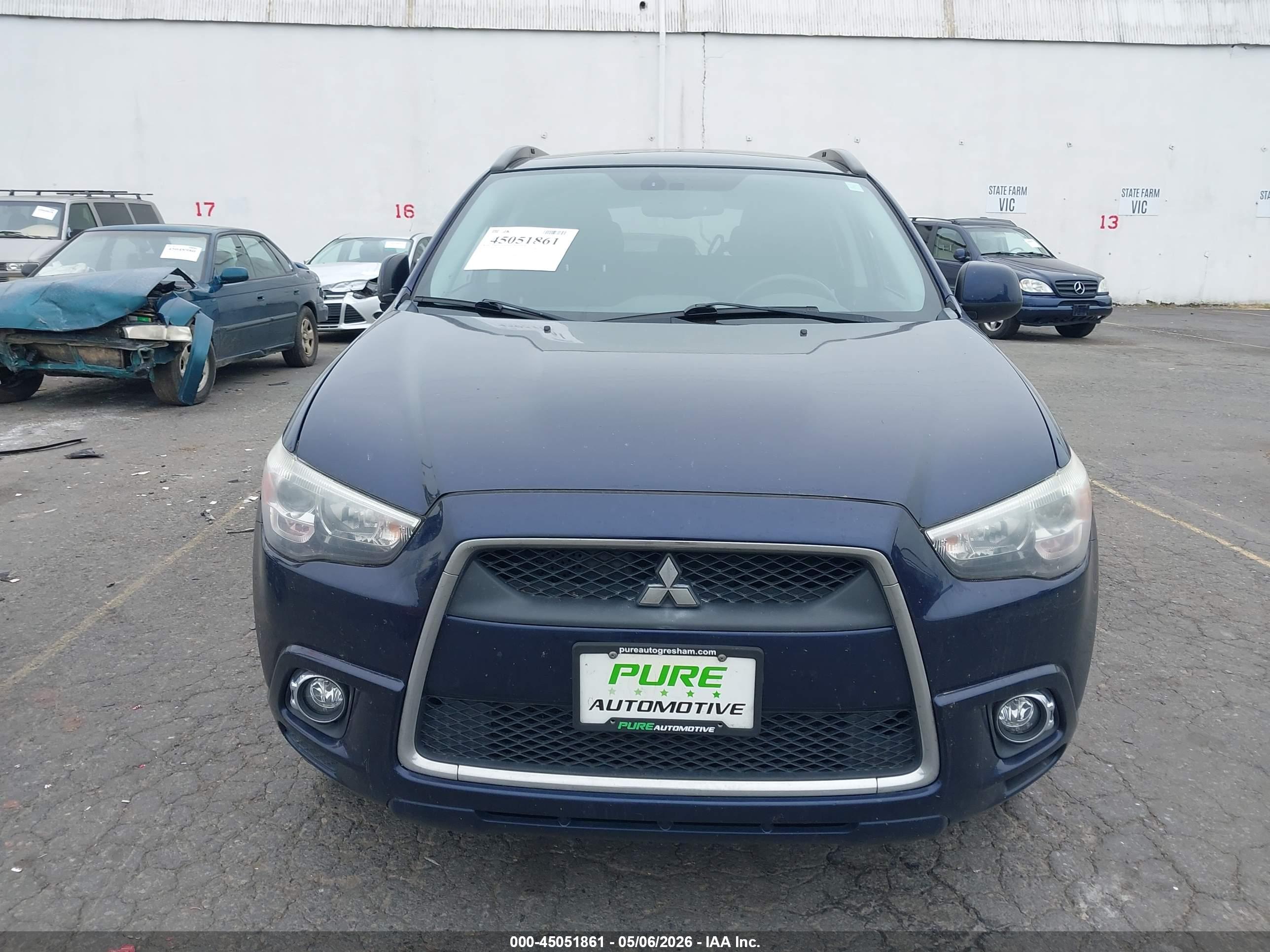MITSUBISHI OUTLANDER image 6