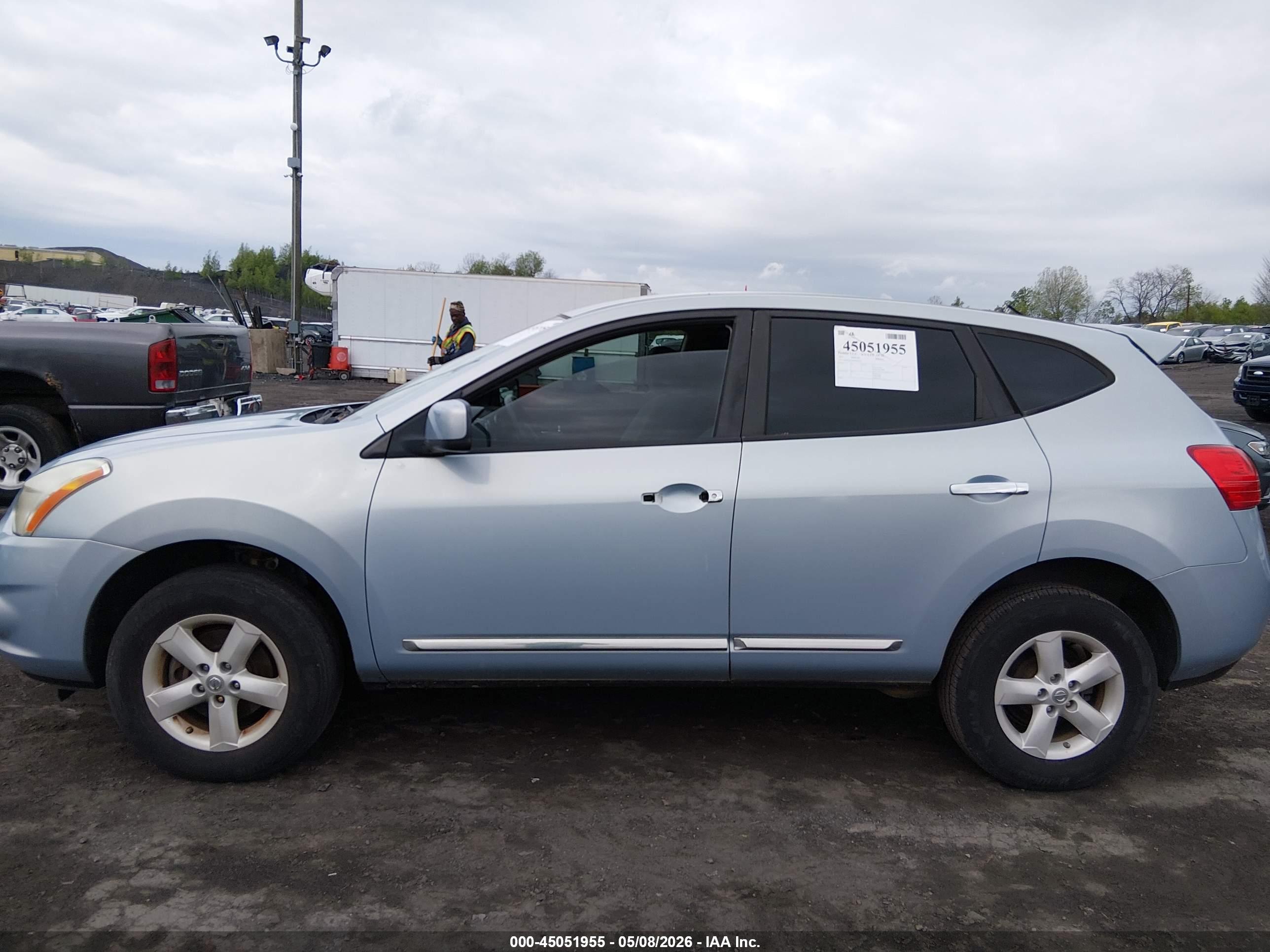 NISSAN ROGUE image 6