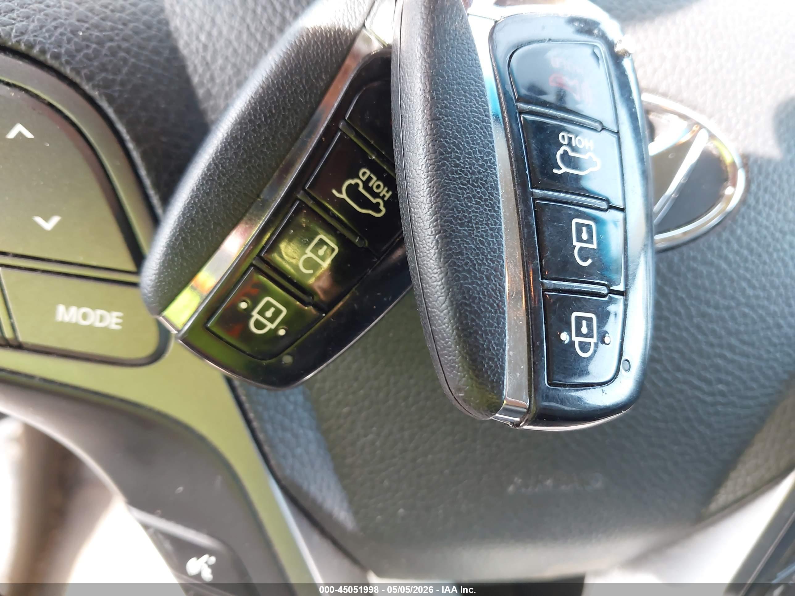 HYUNDAI SANTA image 11