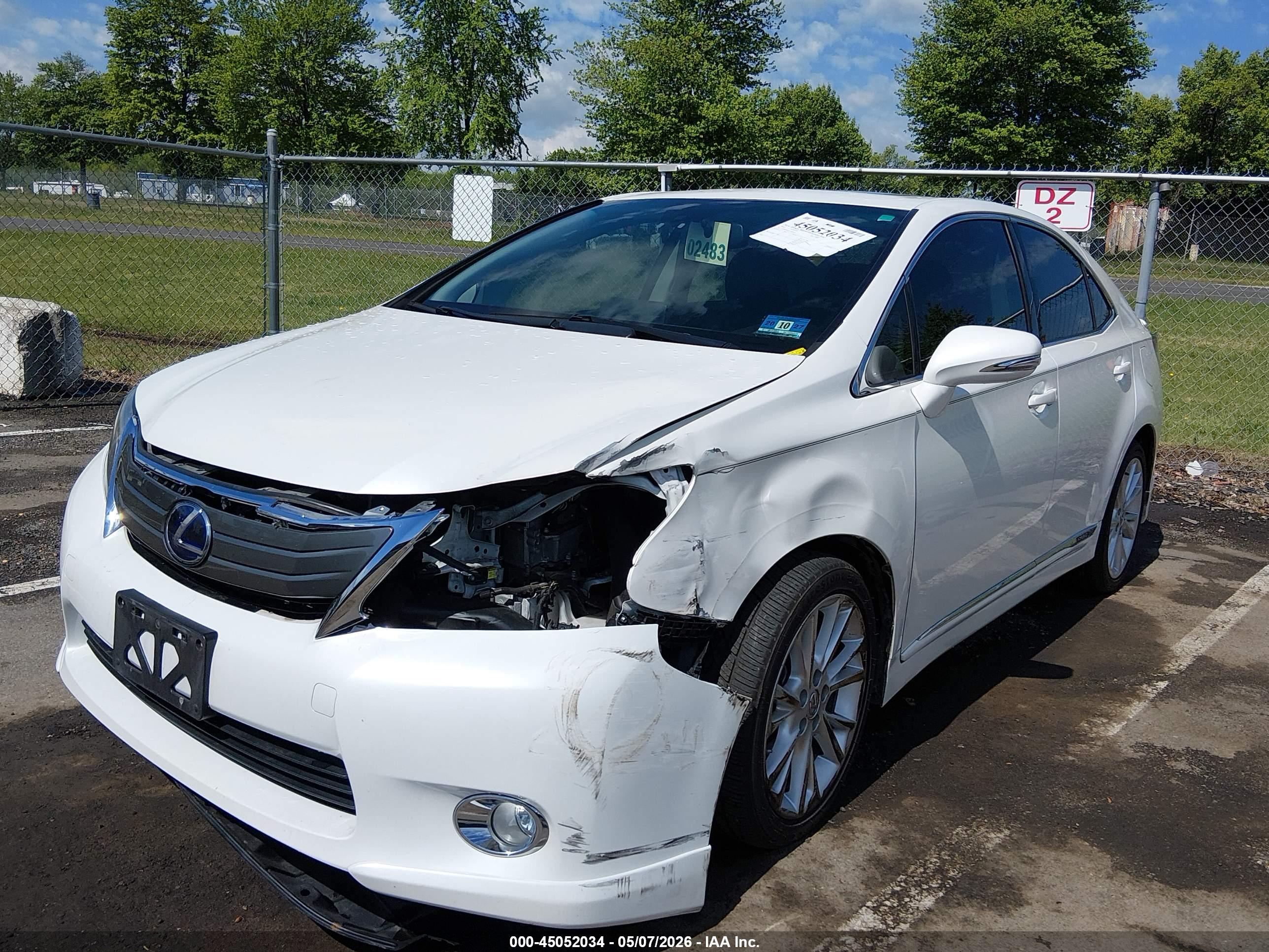 LEXUS HS image 2