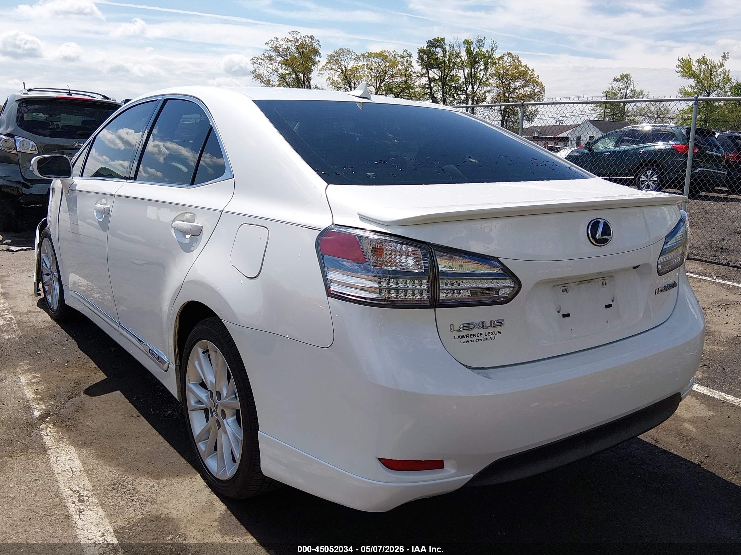 LEXUS HS image 3