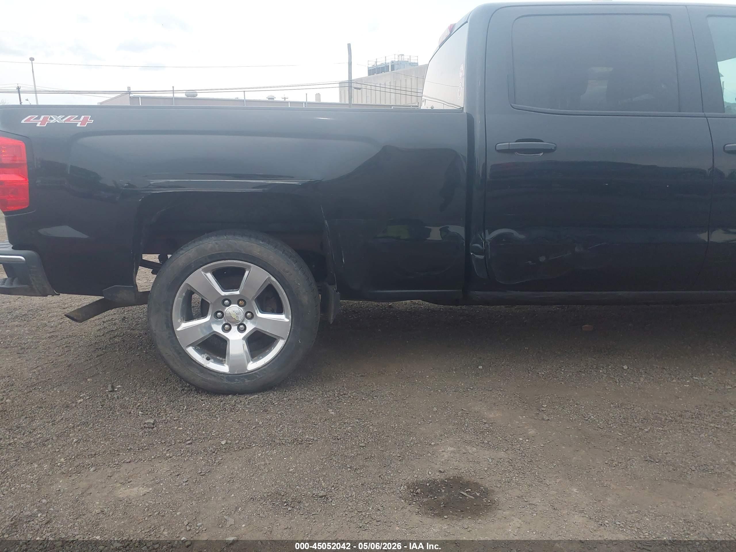CHEVROLET SILVERADO image 6