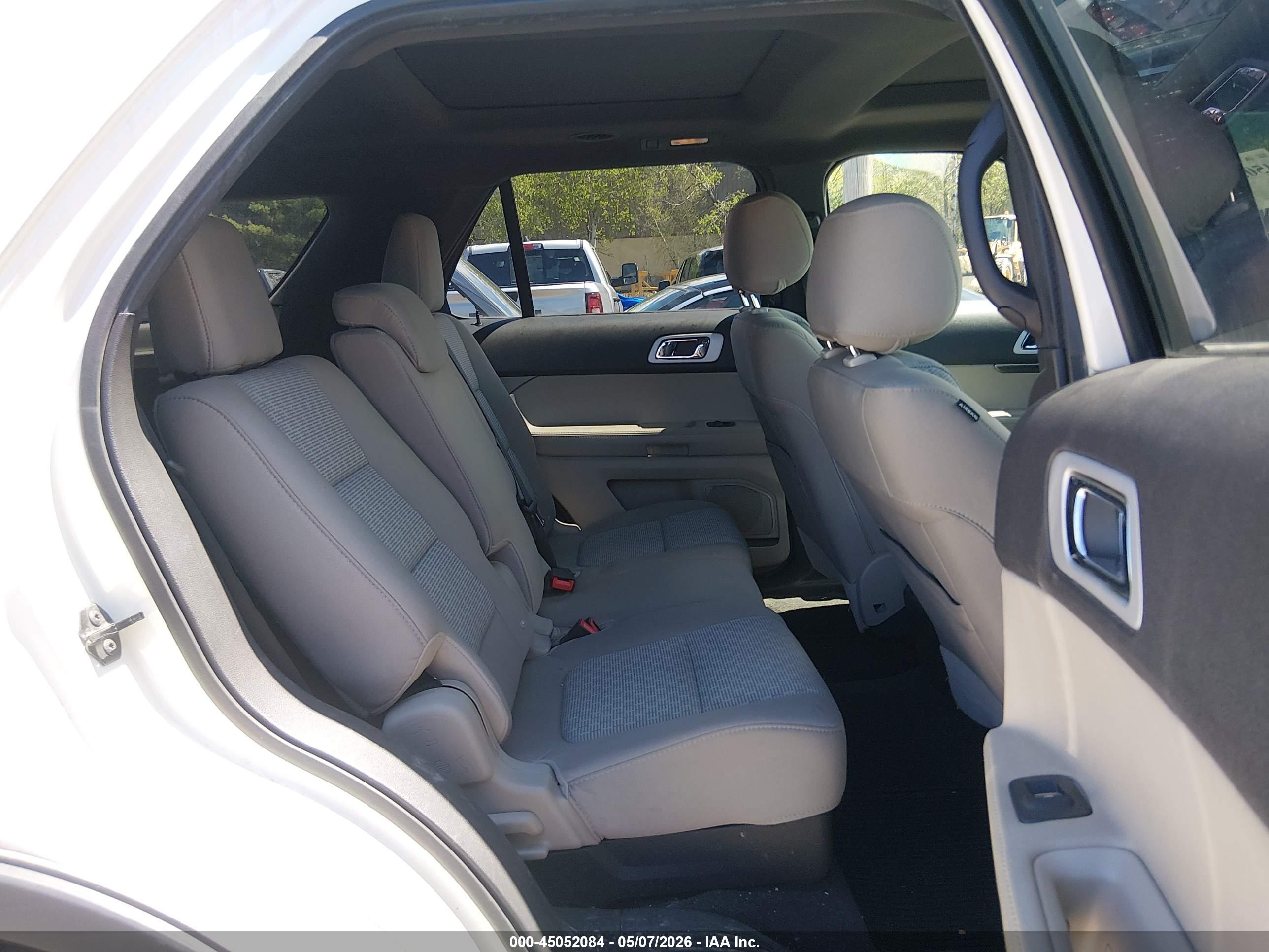 FORD EXPLORER image 8