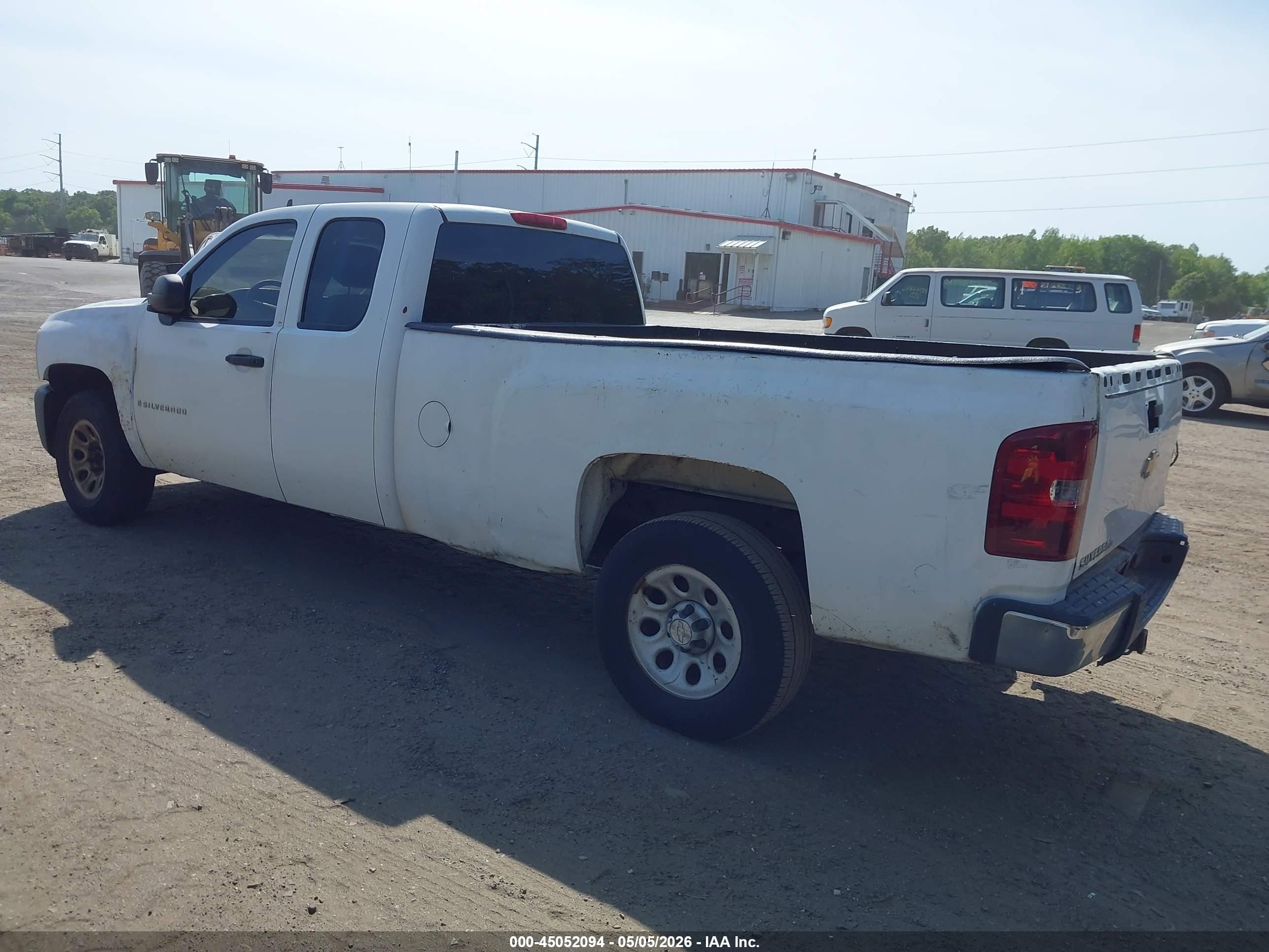 CHEVROLET SILVERADO image 3