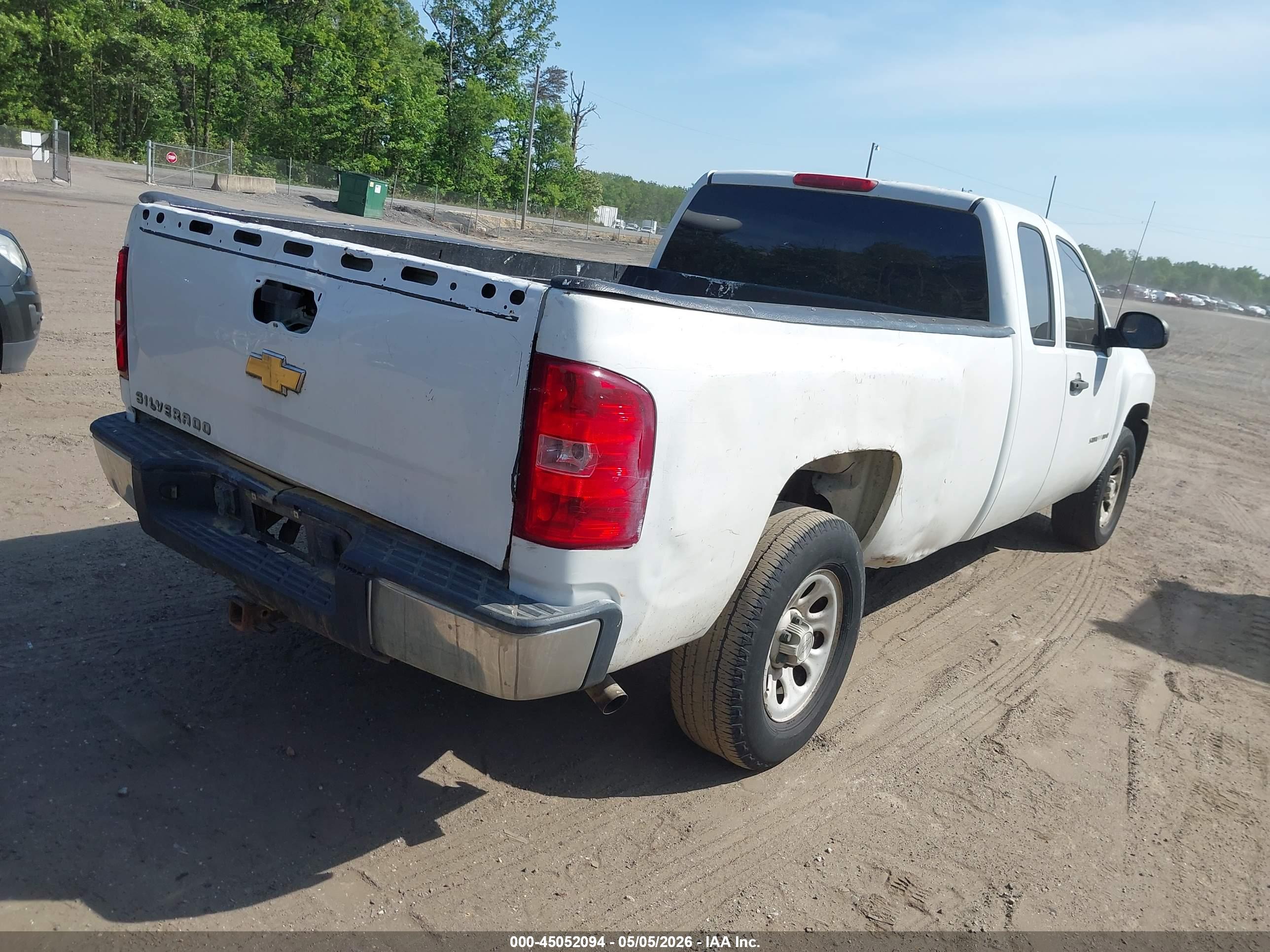 CHEVROLET SILVERADO image 4