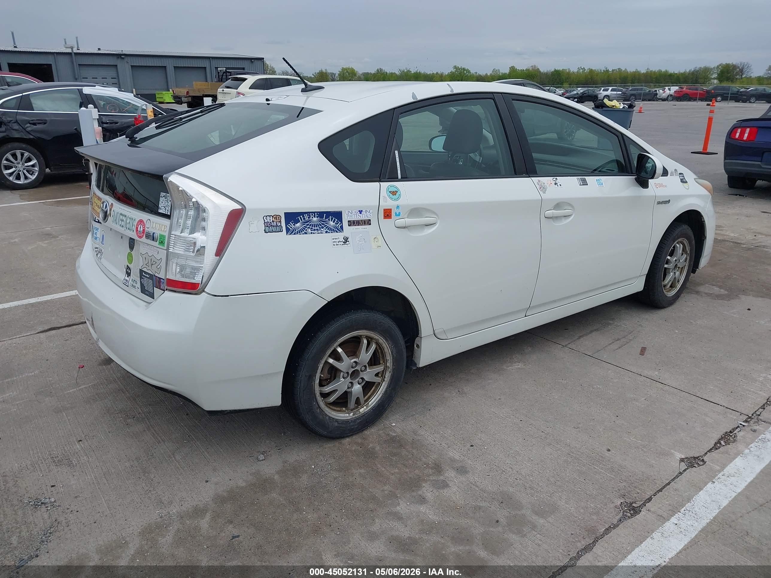 TOYOTA PRIUS image 4
