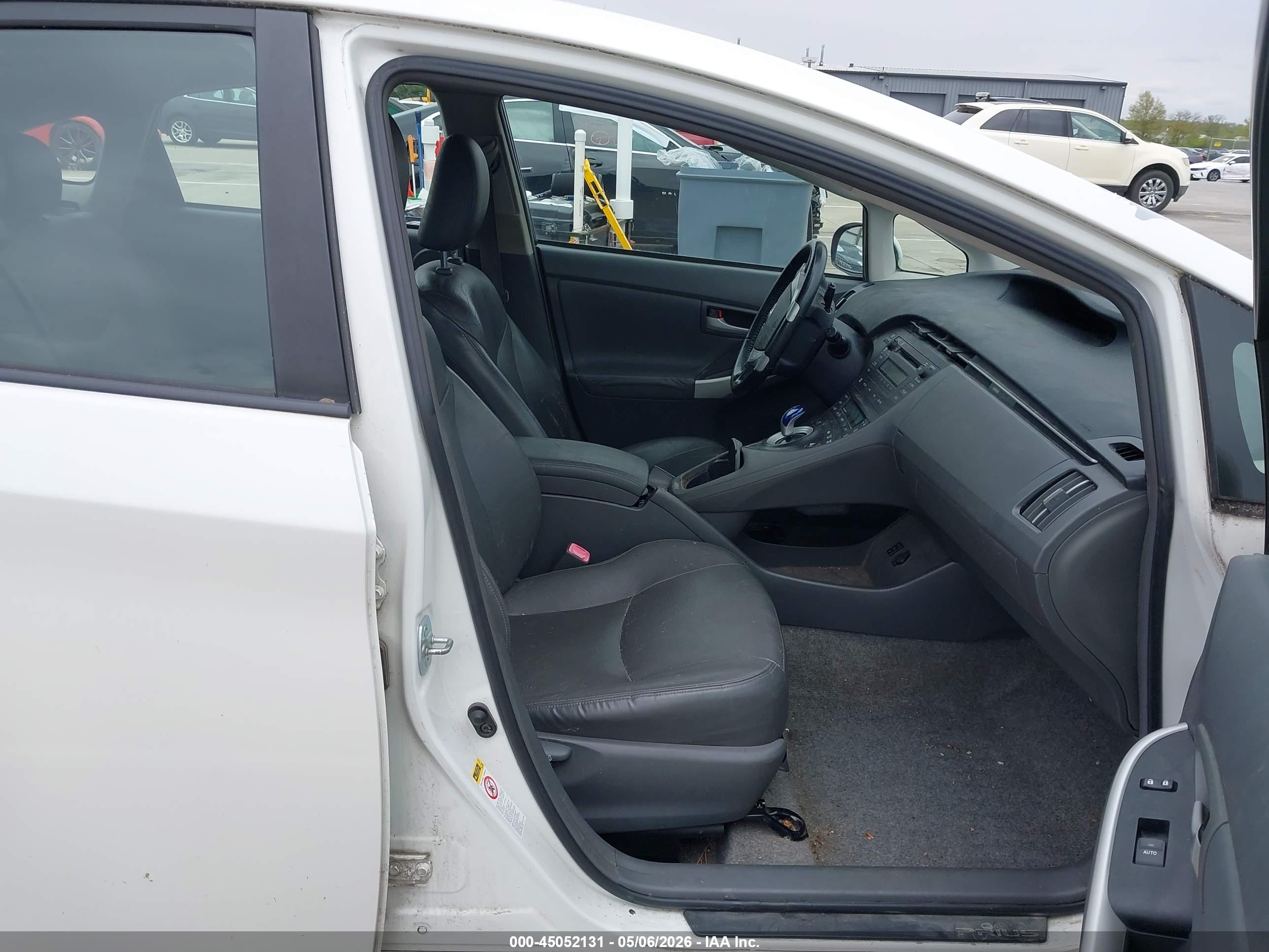 TOYOTA PRIUS image 5