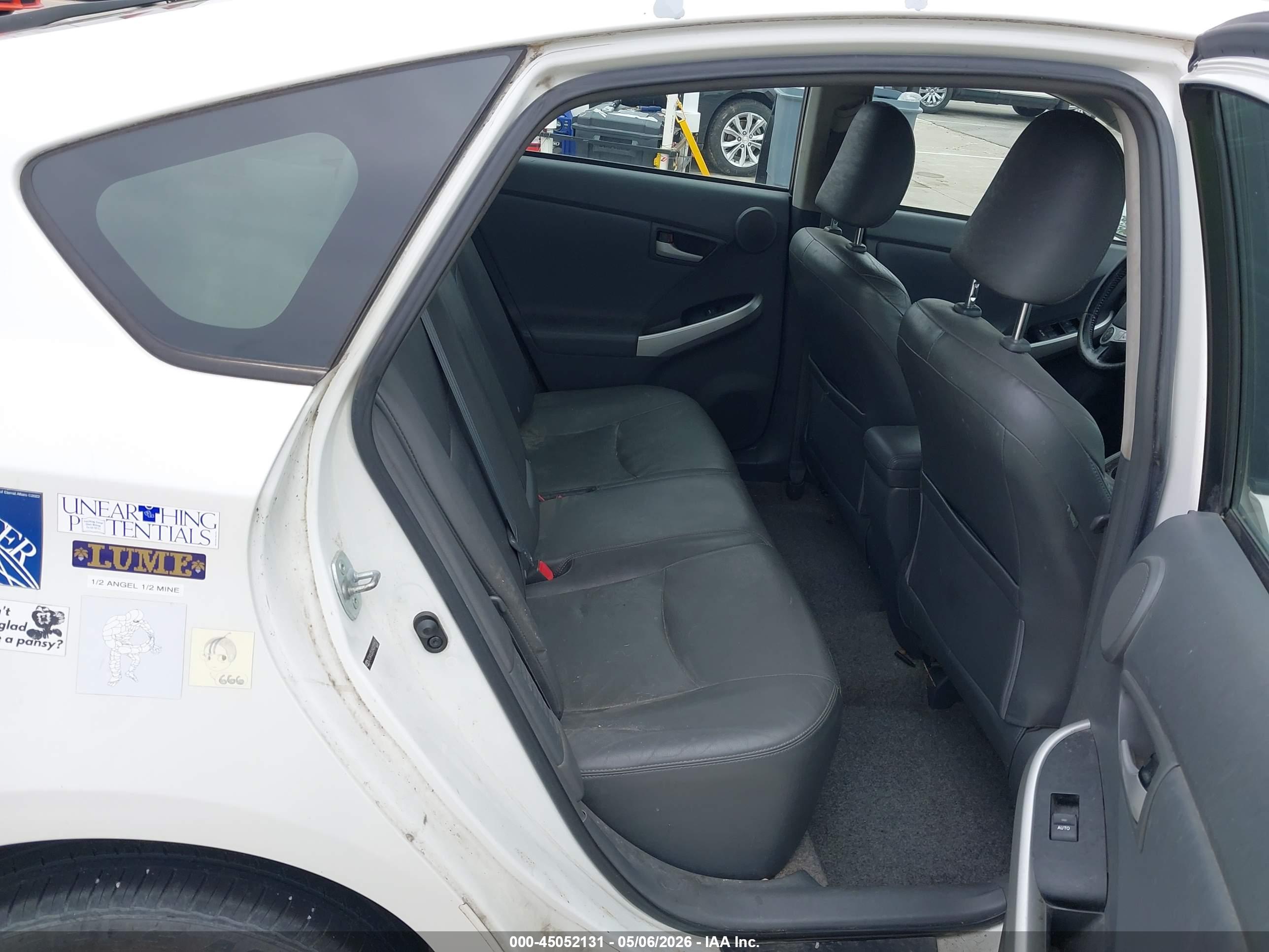 TOYOTA PRIUS image 8