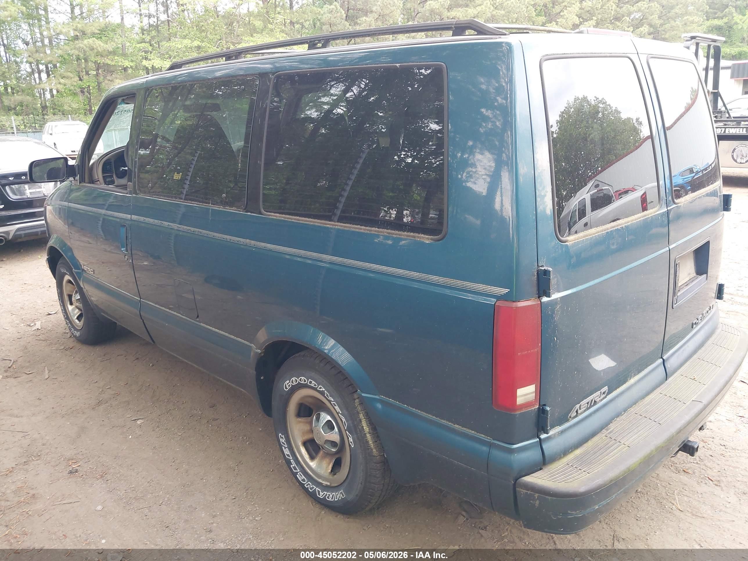 CHEVROLET ASTRO image 3