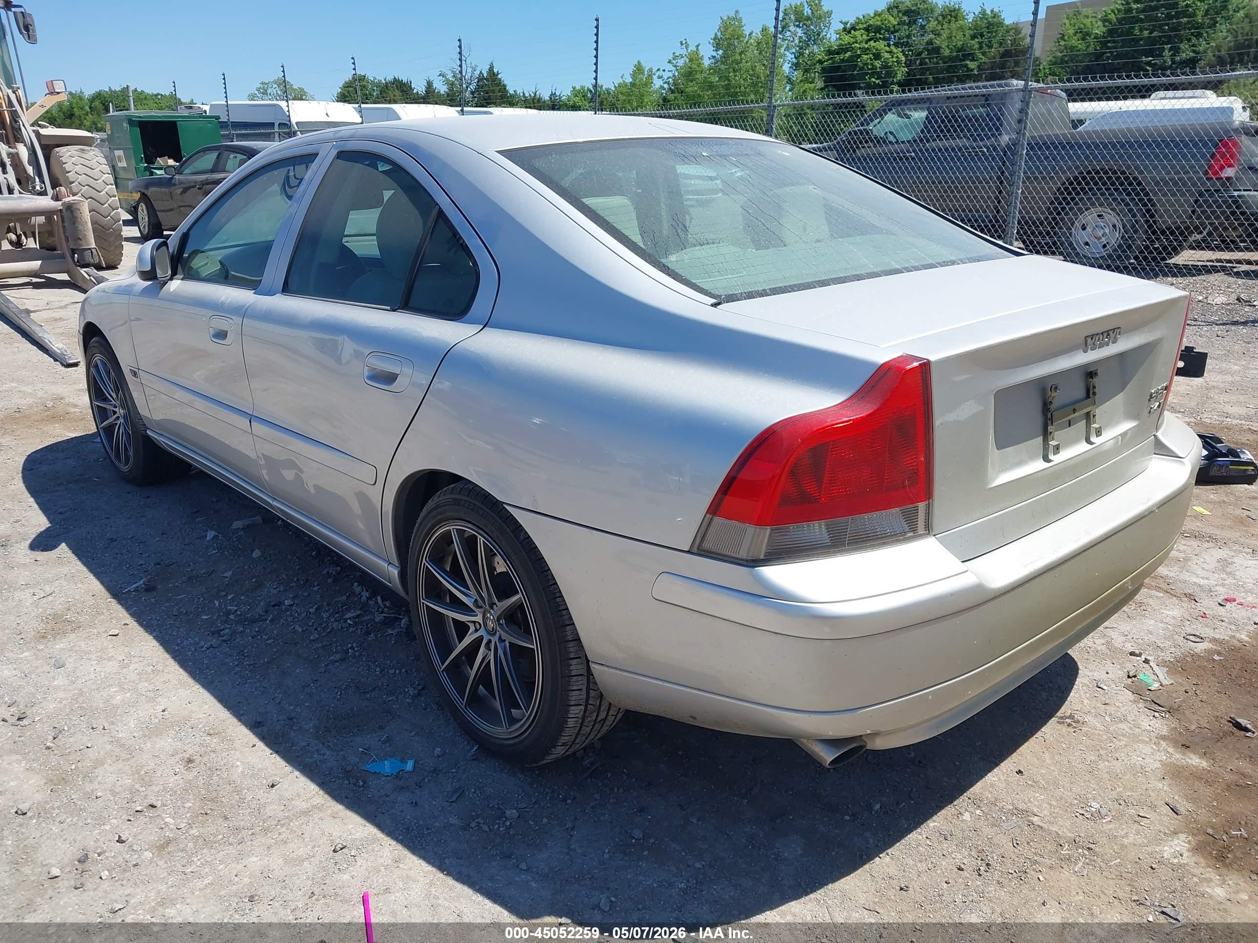 VOLVO S60 image 3