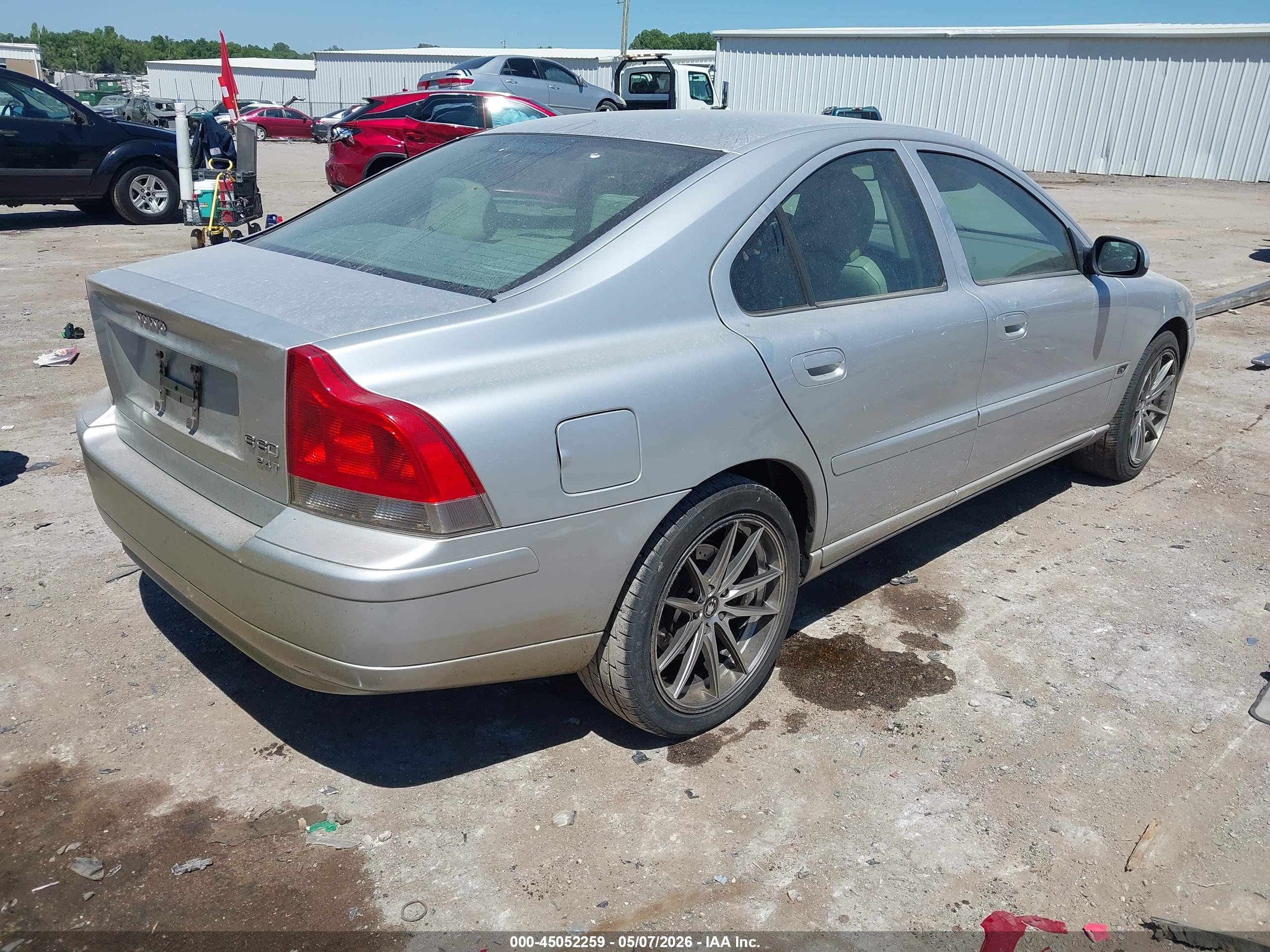 VOLVO S60 image 4