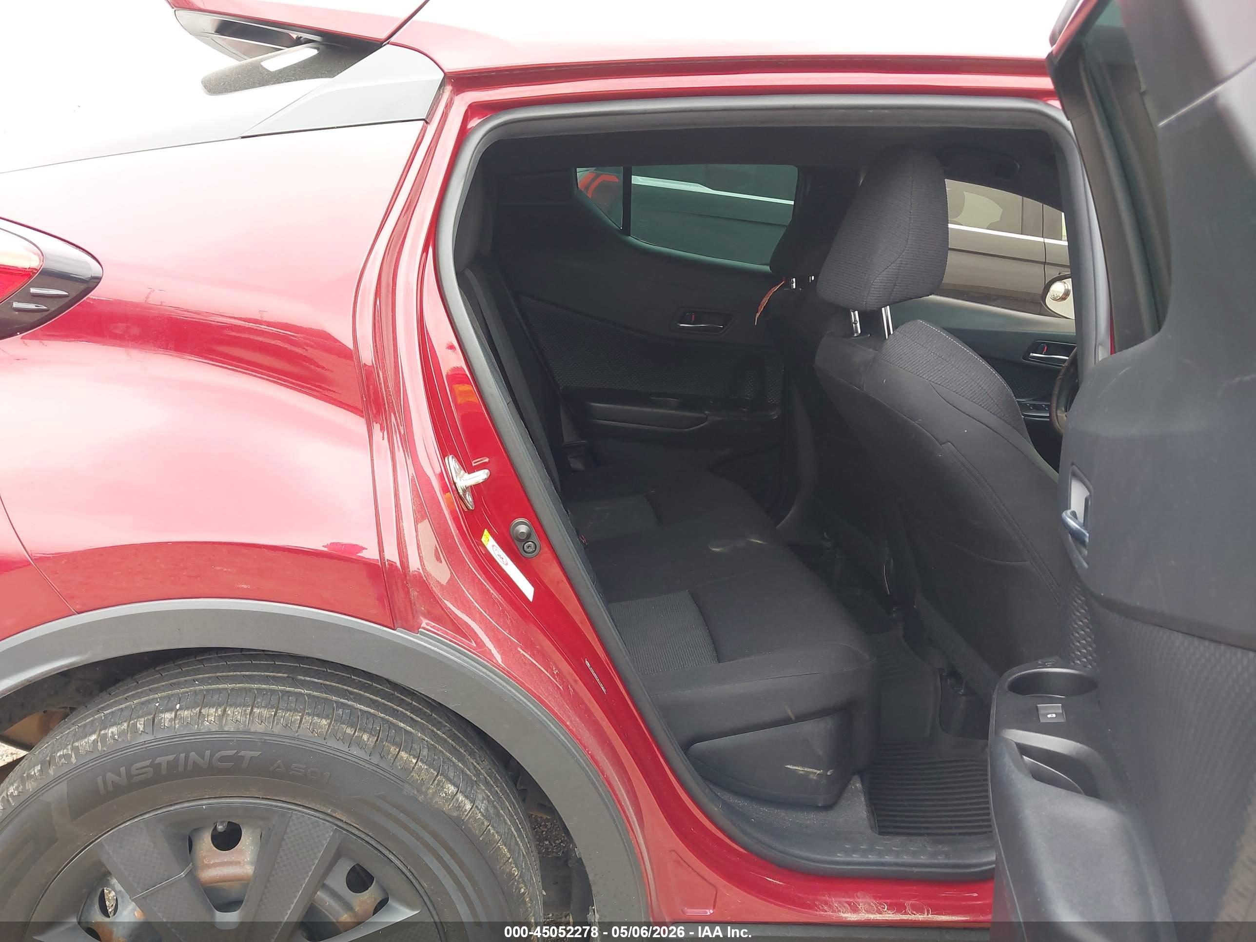 TOYOTA C-HR image 8