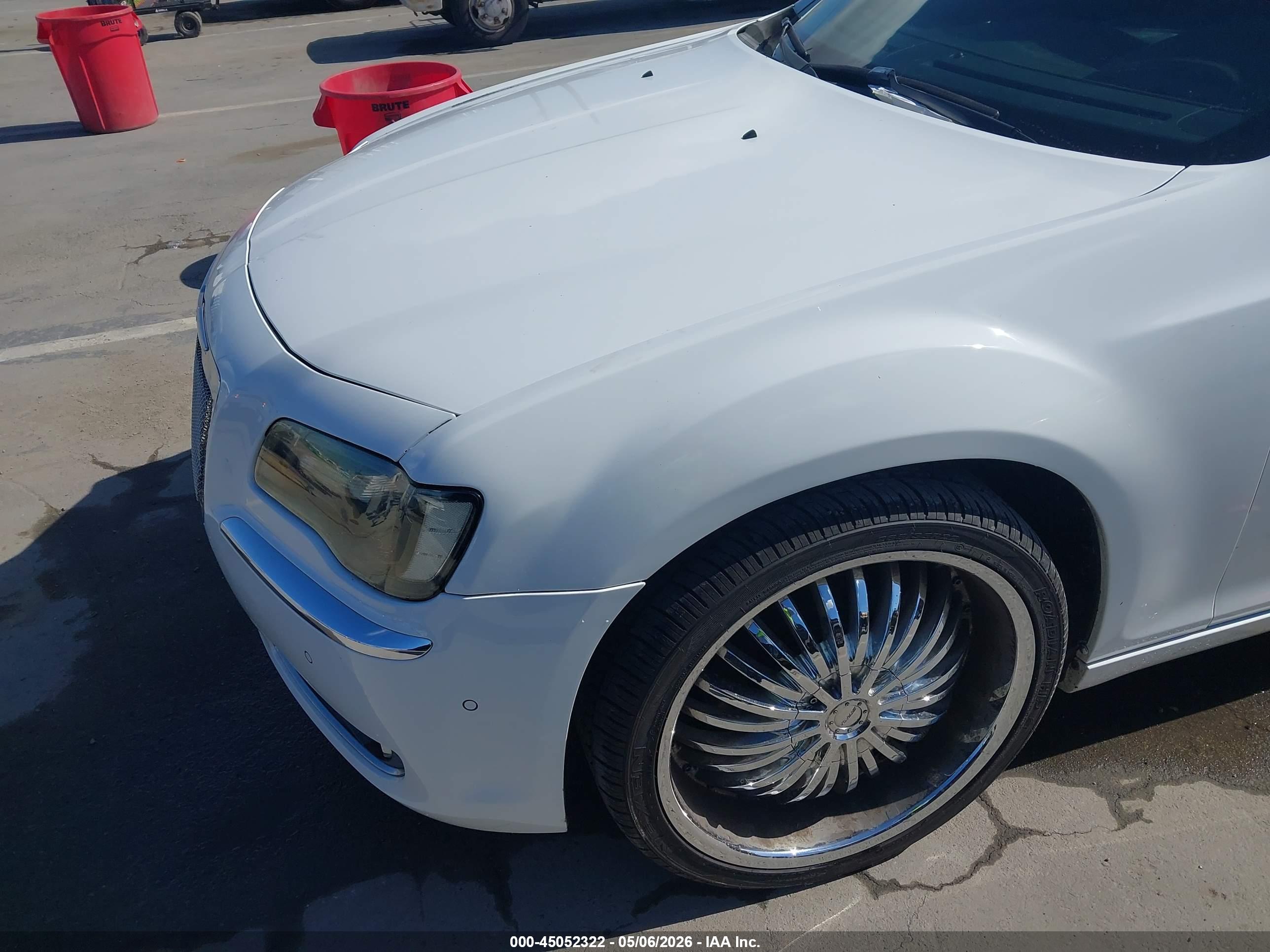 CHRYSLER 300C image 6