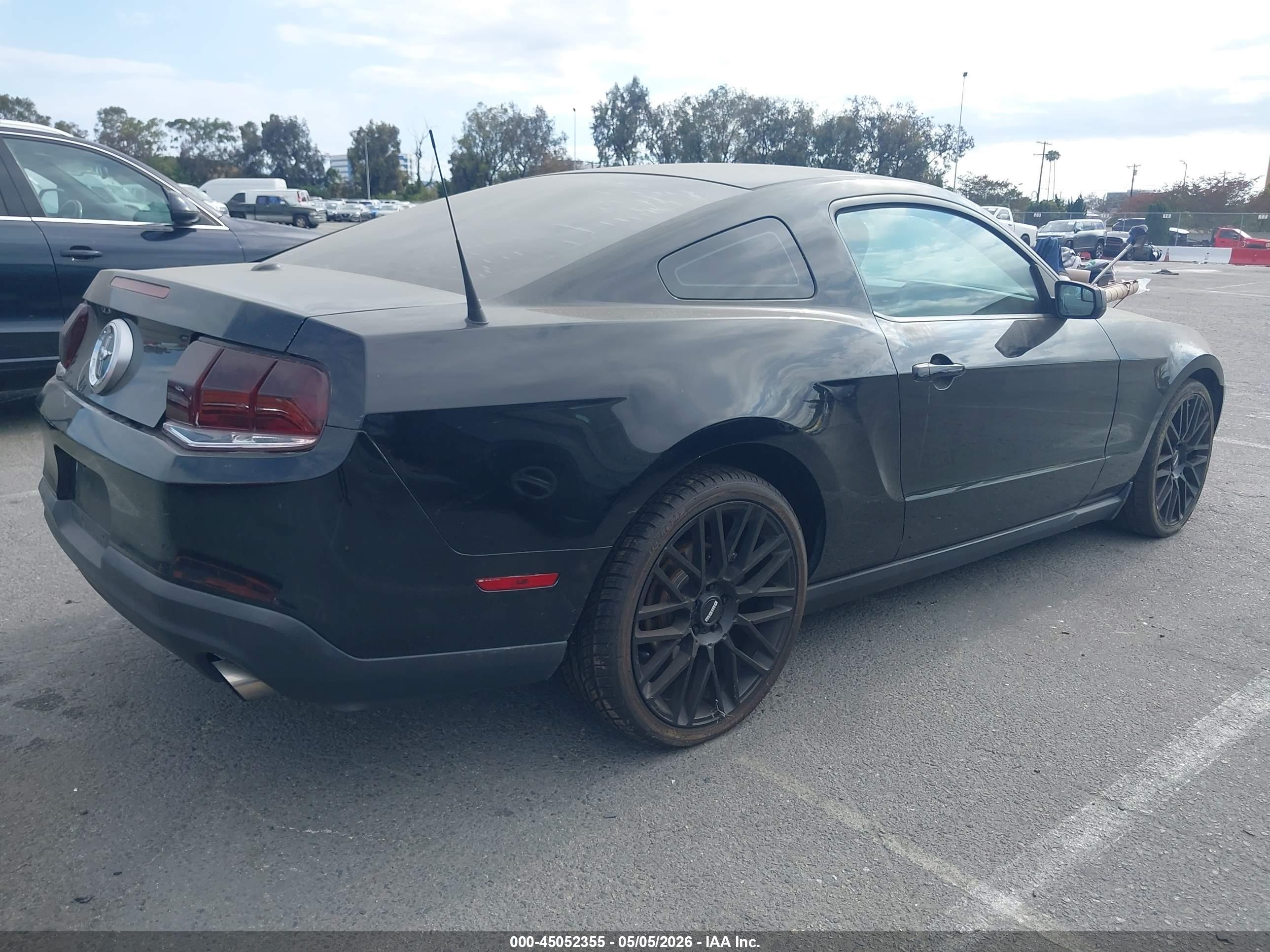 FORD MUSTANG image 4