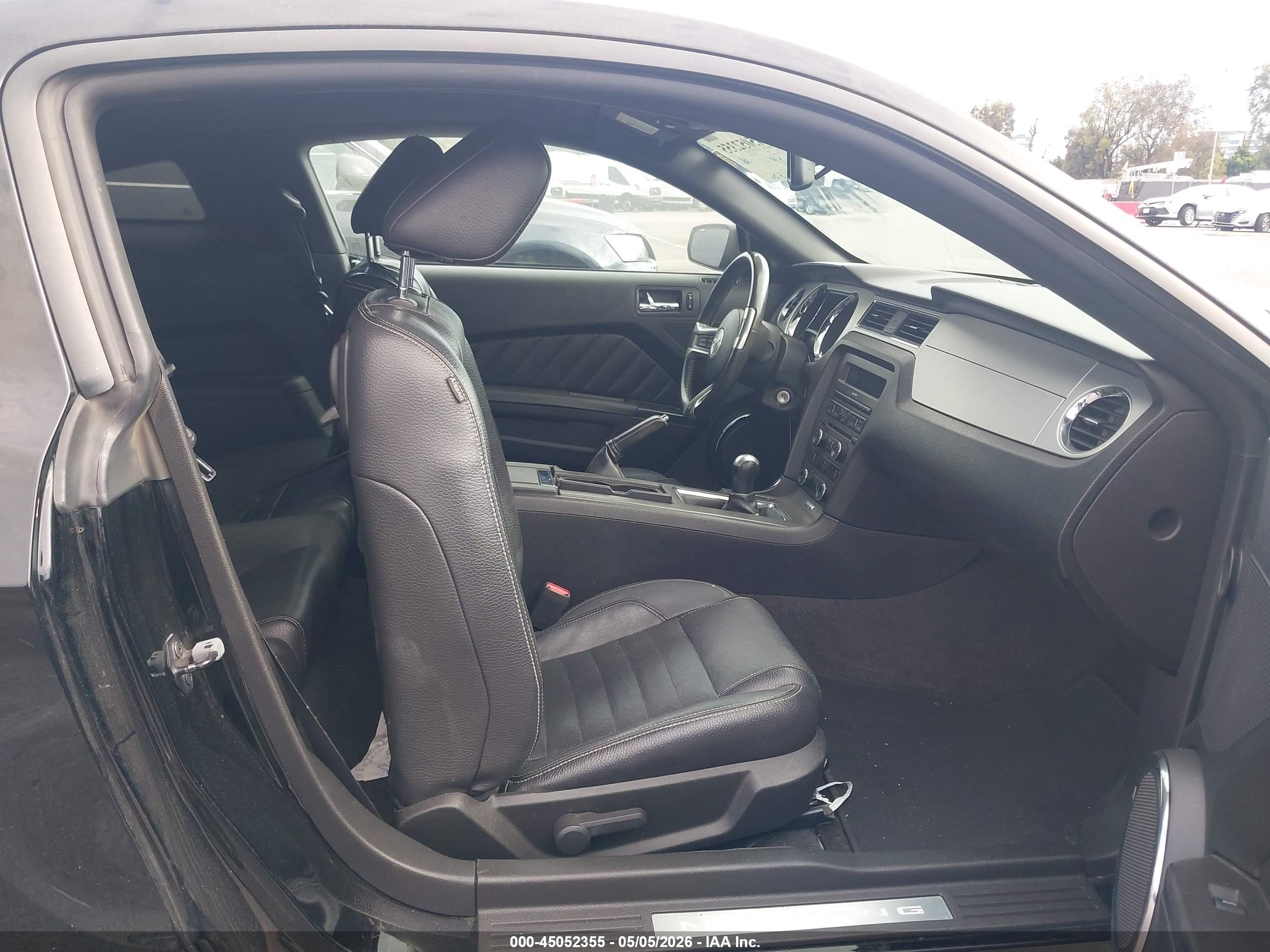 FORD MUSTANG image 5