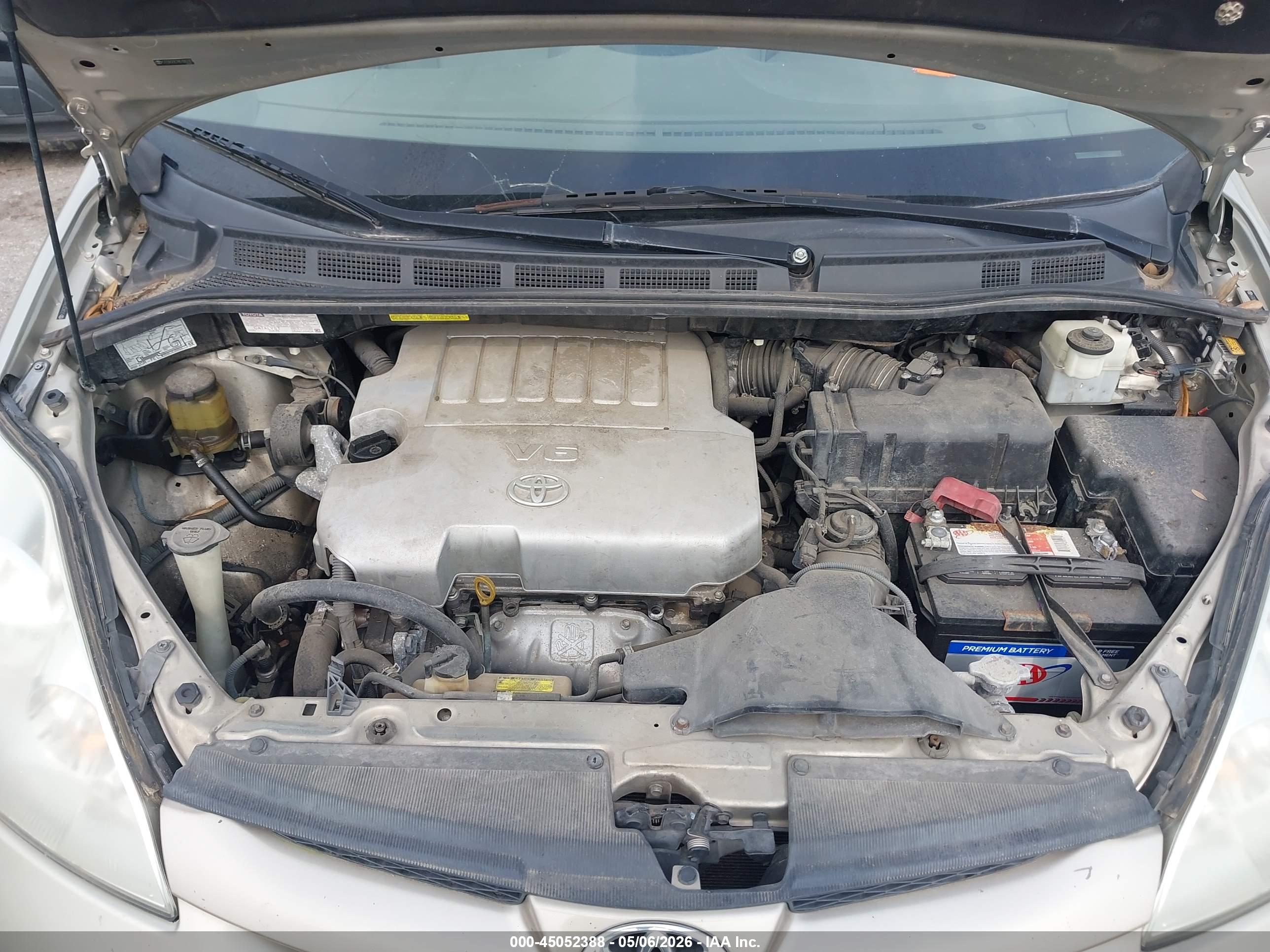TOYOTA SIENNA image 10