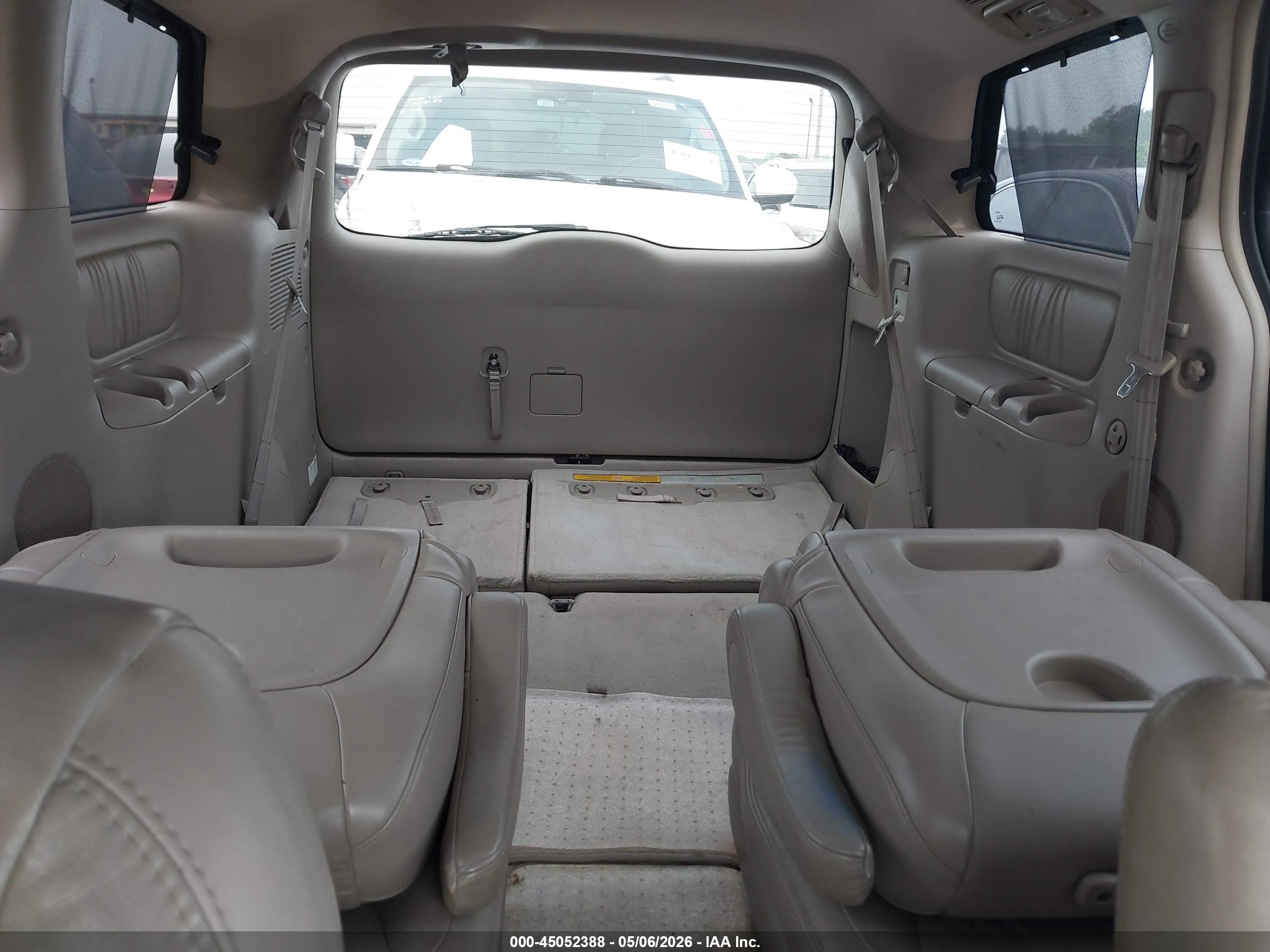 TOYOTA SIENNA image 8