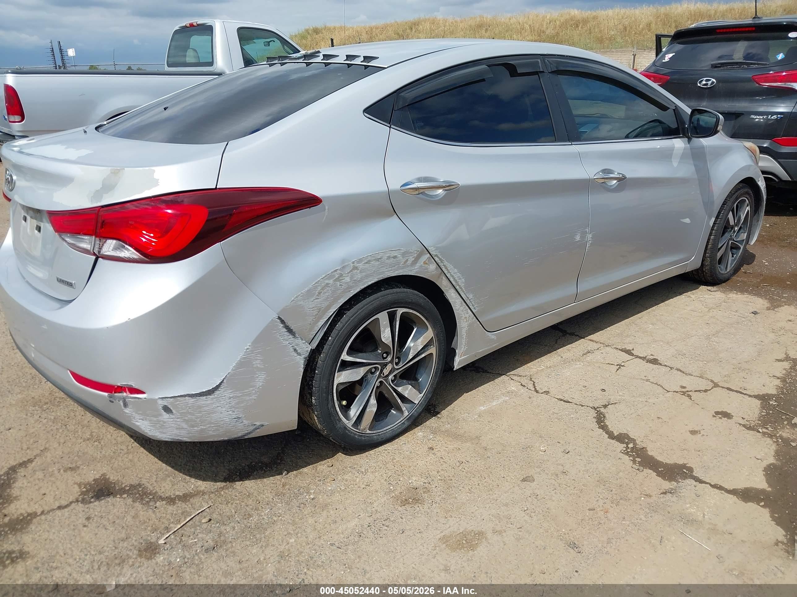 HYUNDAI ELANTRA image 4