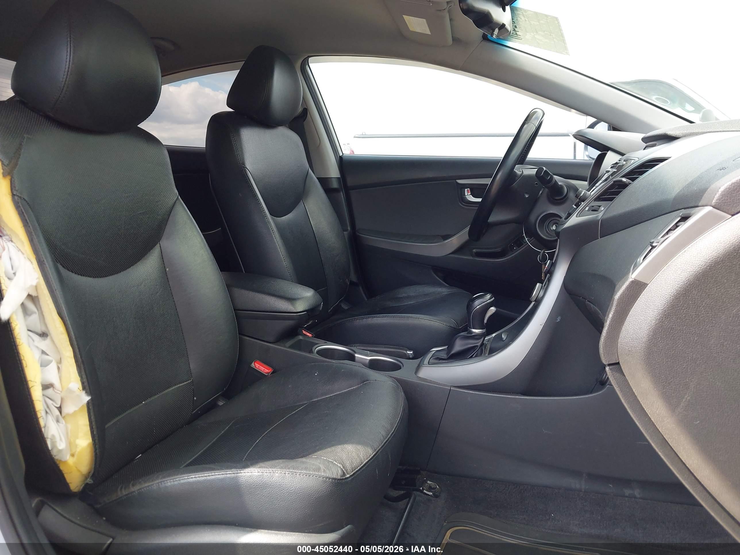HYUNDAI ELANTRA image 5