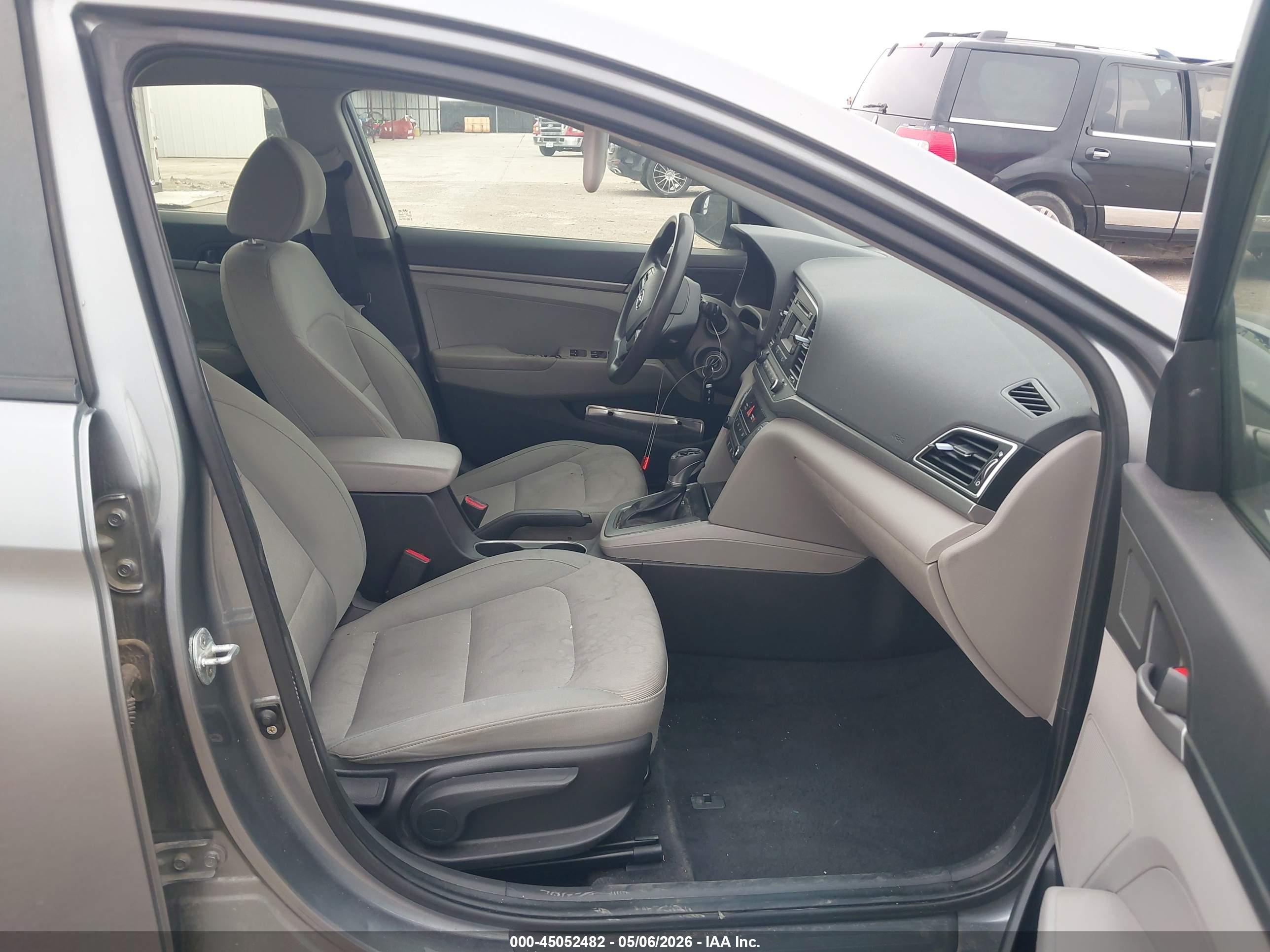 HYUNDAI ELANTRA image 5