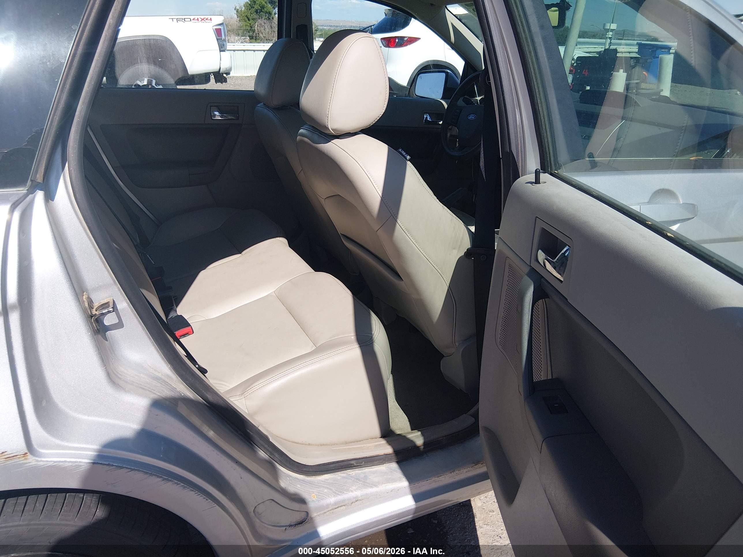 FORD FOCUS image 8