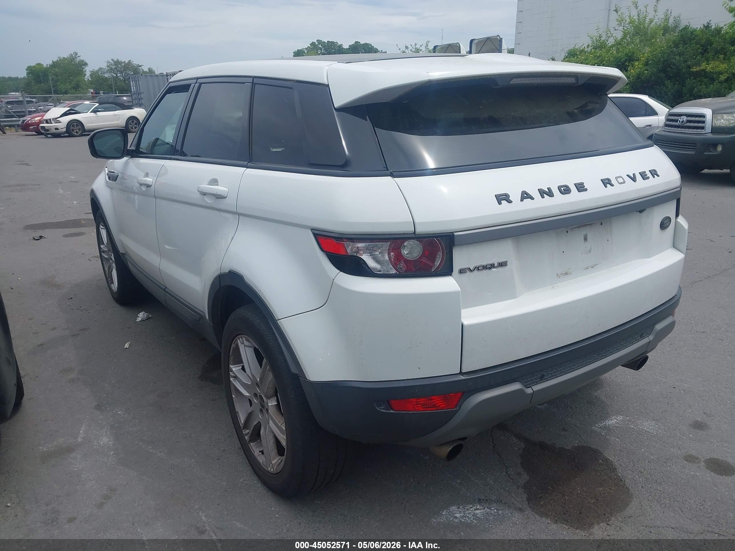 LAND ROVER image 3