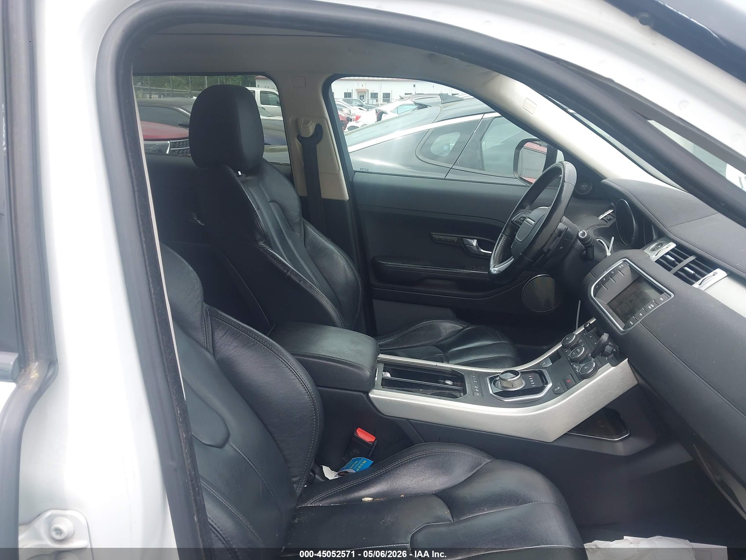 LAND ROVER image 5