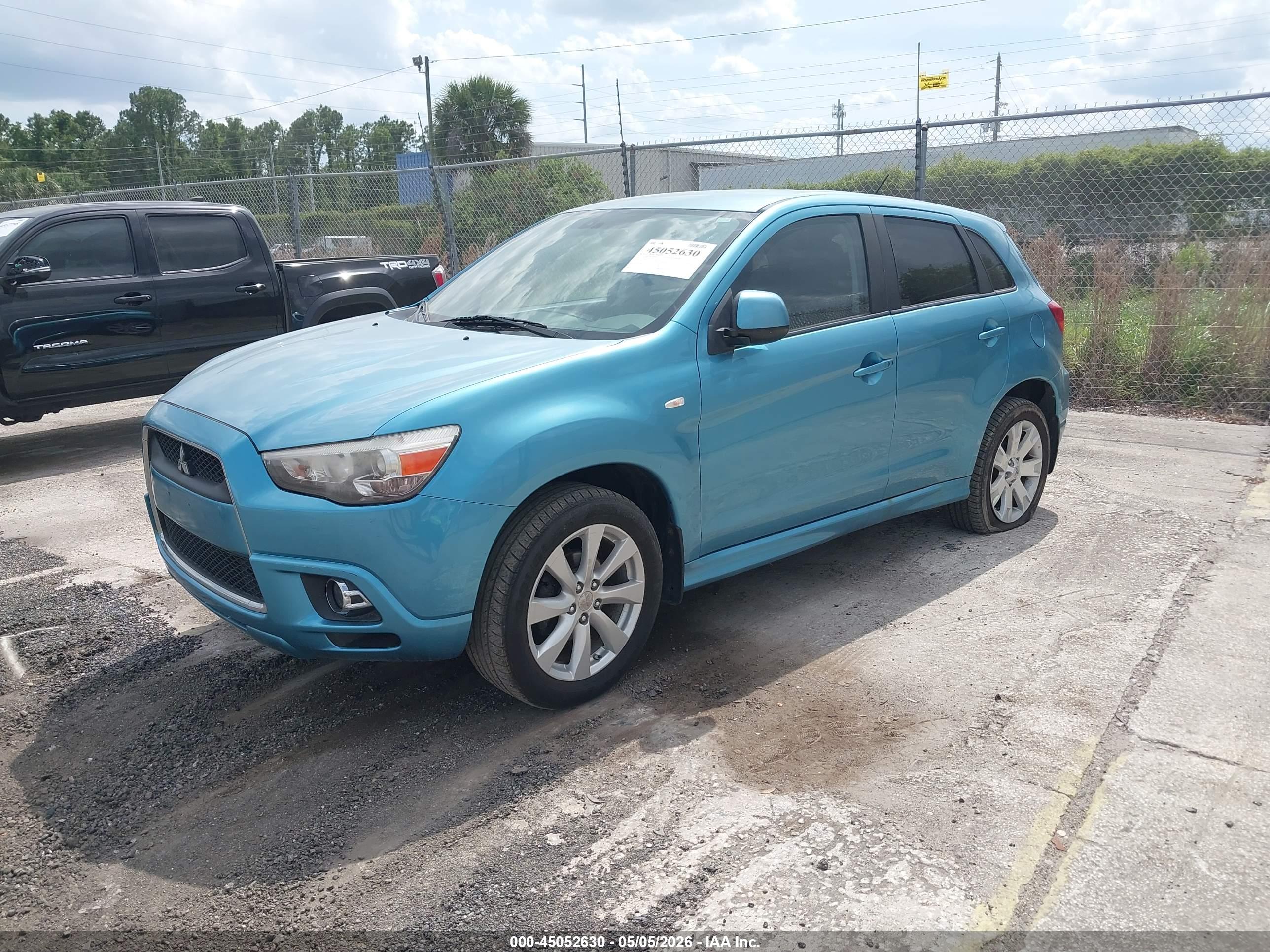 MITSUBISHI OUTLANDER image 2