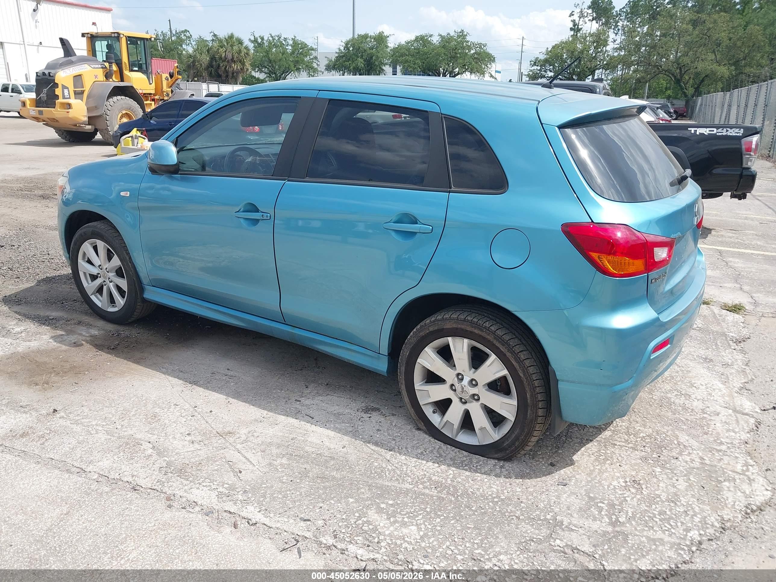 MITSUBISHI OUTLANDER image 3