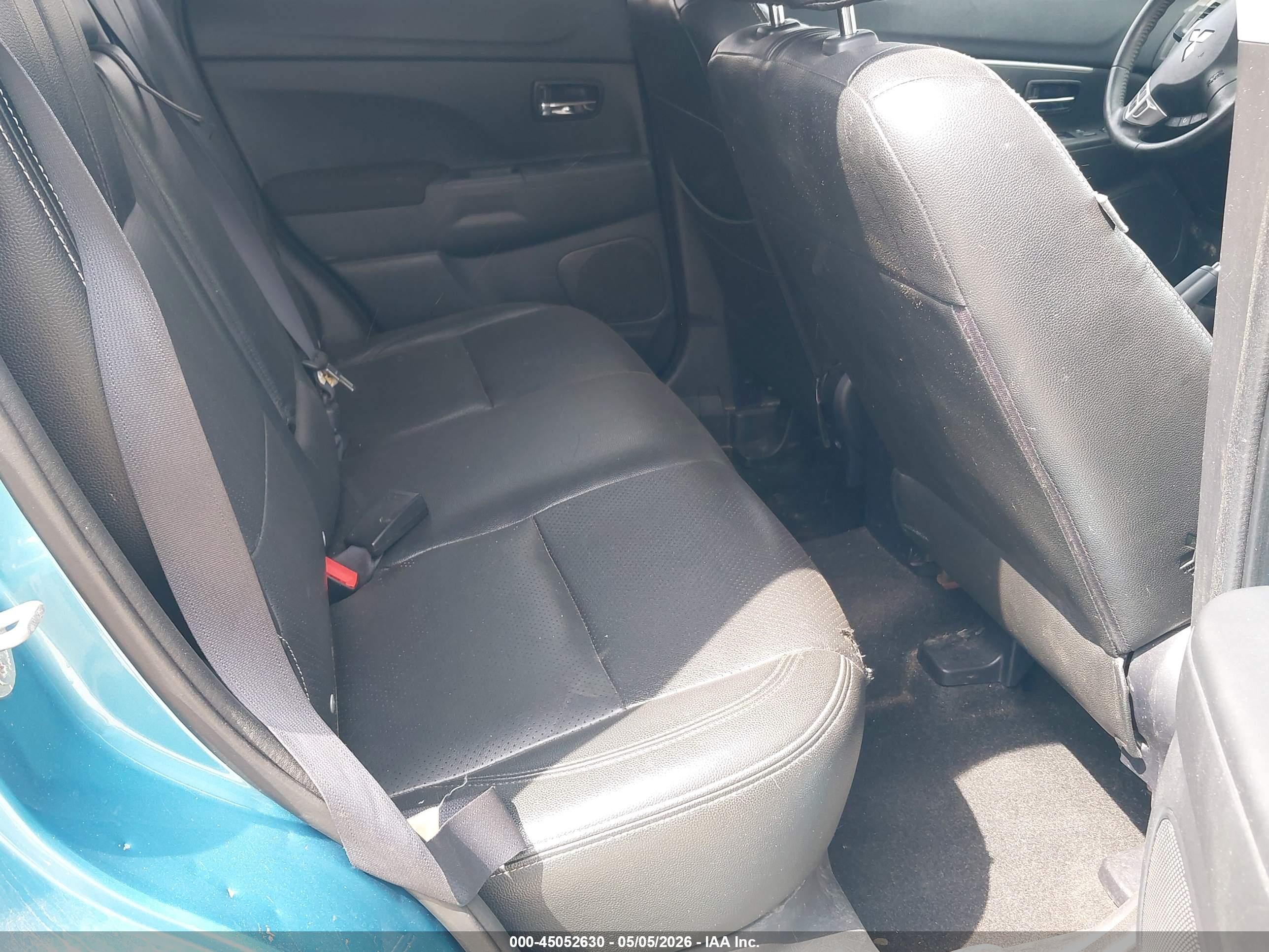 MITSUBISHI OUTLANDER image 8