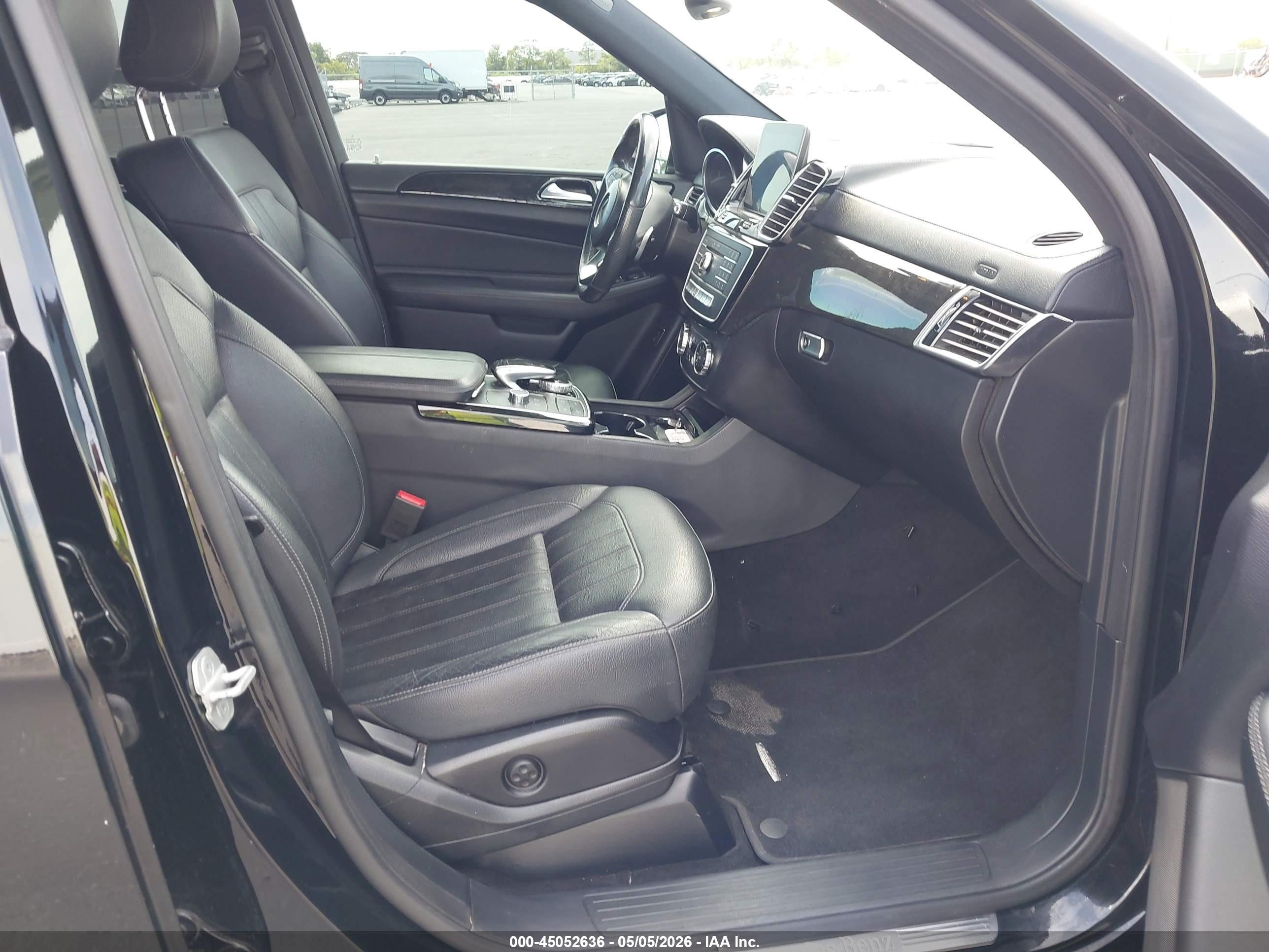 MERCEDES-BENZ GLS image 5